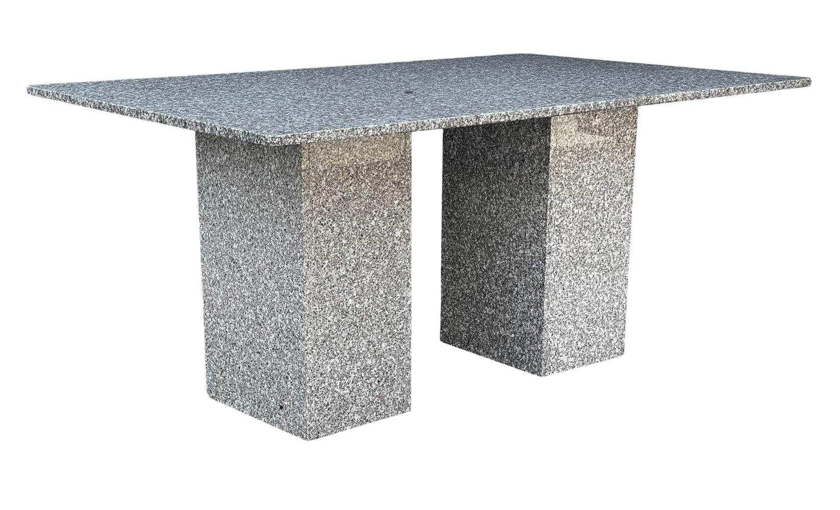 Italienischer postmoderner Esstisch oder Schreibtisch aus grauem Granitmarmor aus der Mitte des Jahrhunderts (Postmoderne) im Angebot