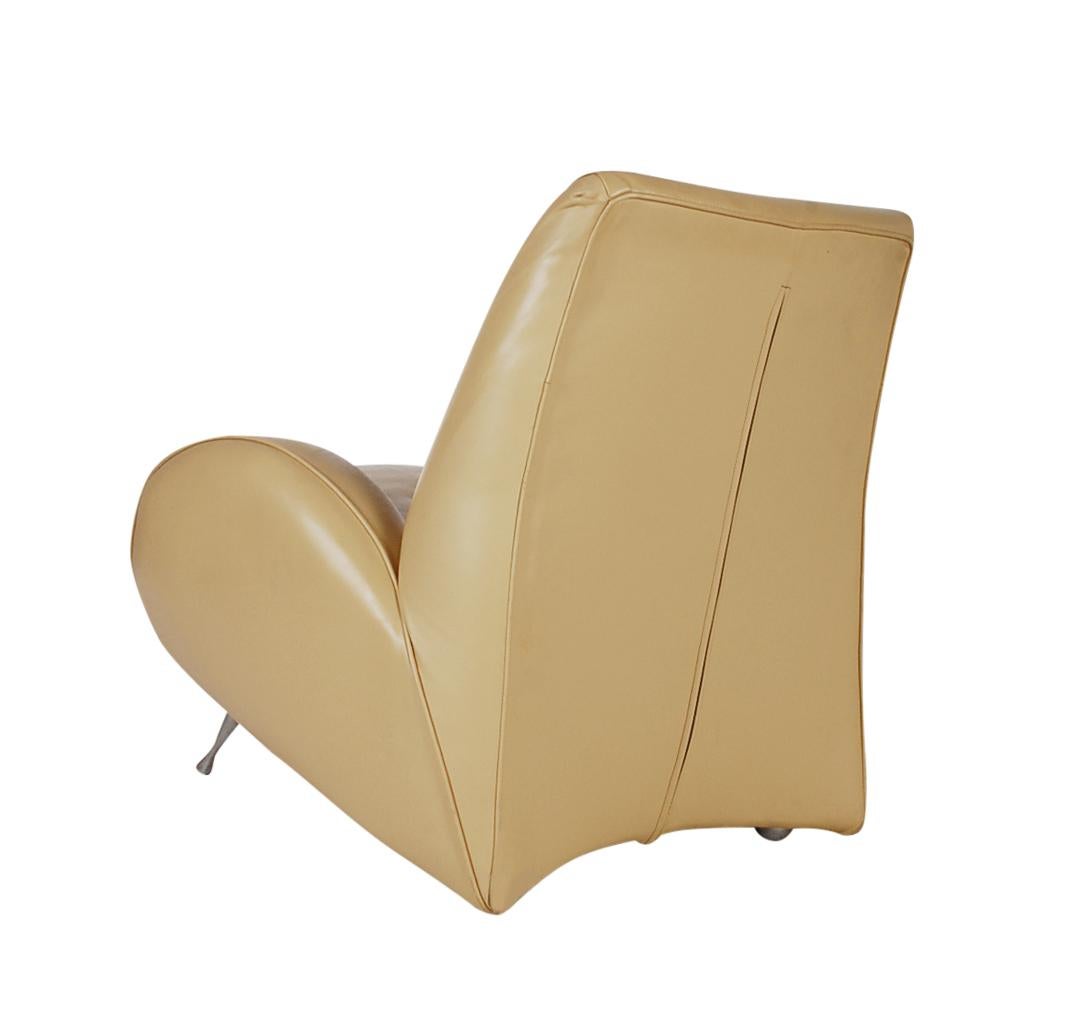 Midcentury Italian Postmodern Funky Lounge Chair in Cream Colored Leather In Good Condition In Philadelphia, PA