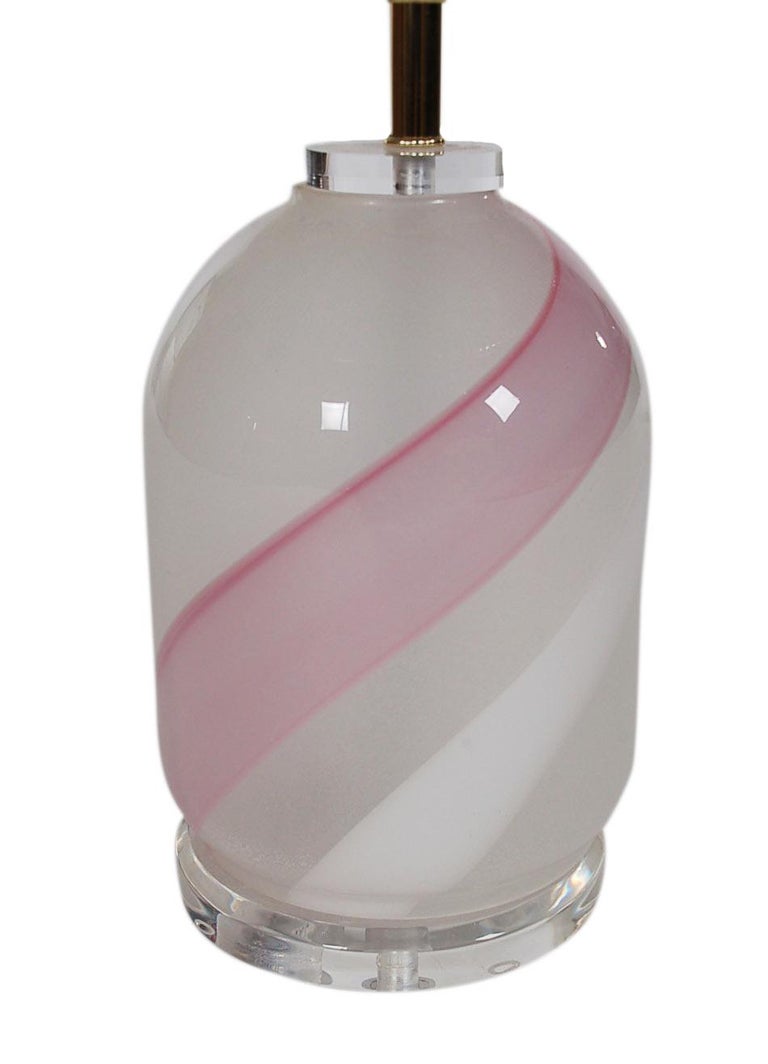 Post-Modern Midcentury Italian Postmodern Murano Vetri Glass Table Lamp in Pink & White For Sale