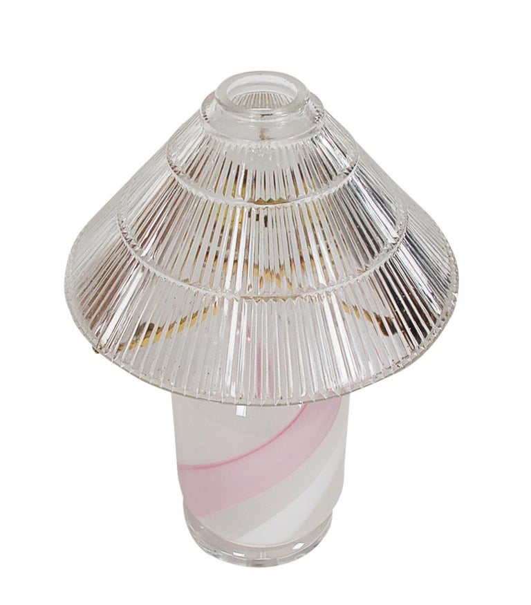 Midcentury Italian Postmodern Murano Vetri Glass Table Lamp in Pink & White In Excellent Condition For Sale In Philadelphia, PA