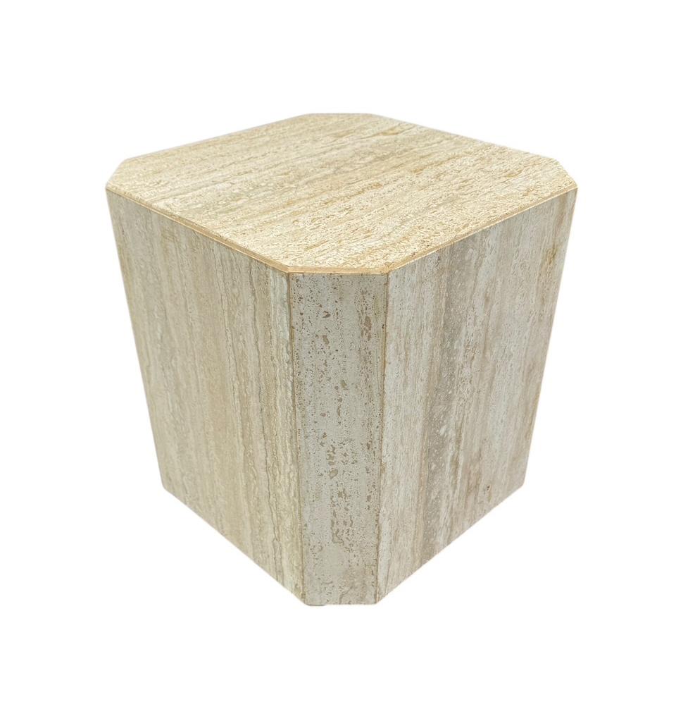 Travertin Table à boire ou table d'appoint italienne post-moderne du milieu du siècle dernier avec cubes en marbre travertin en vente