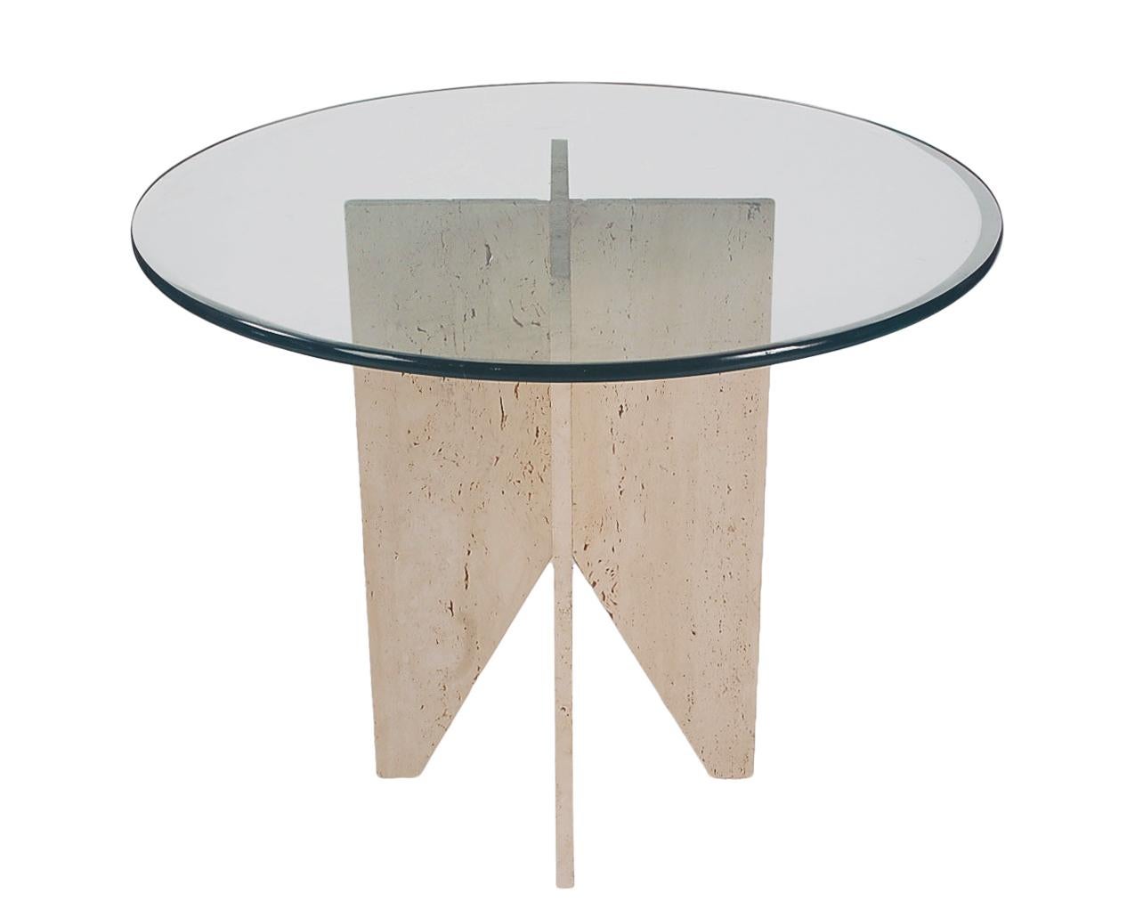 Italienischer postmoderner Esstisch oder Mitteltisch aus Travertinmarmor aus der Mitte des Jahrhunderts (Glas)