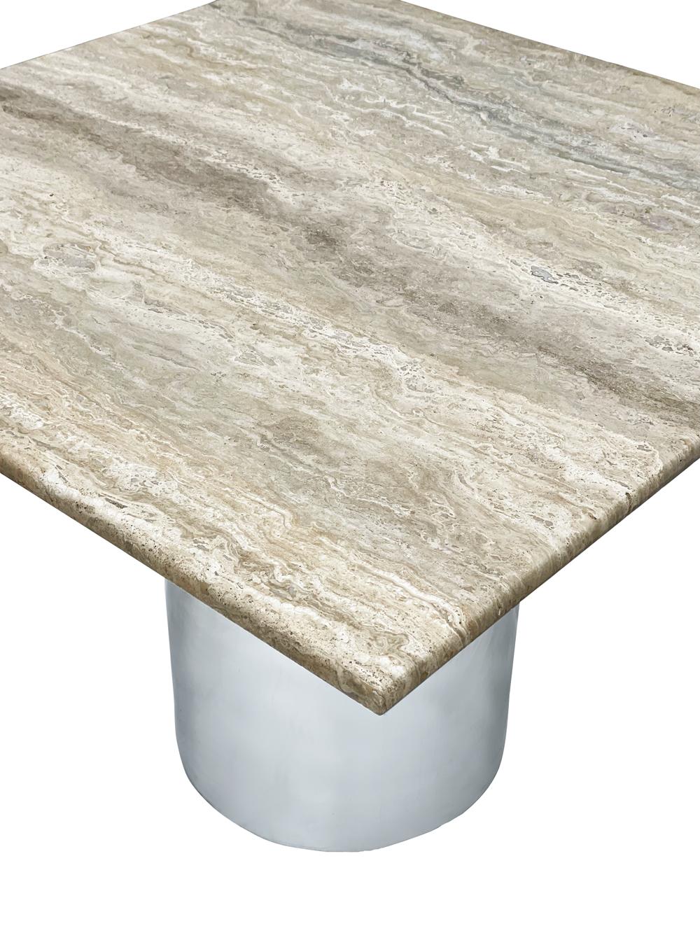 Fin du 20e siècle Table de salle à manger italienne post-moderne du milieu du siècle dernier en marbre travertin avec base en acier en vente