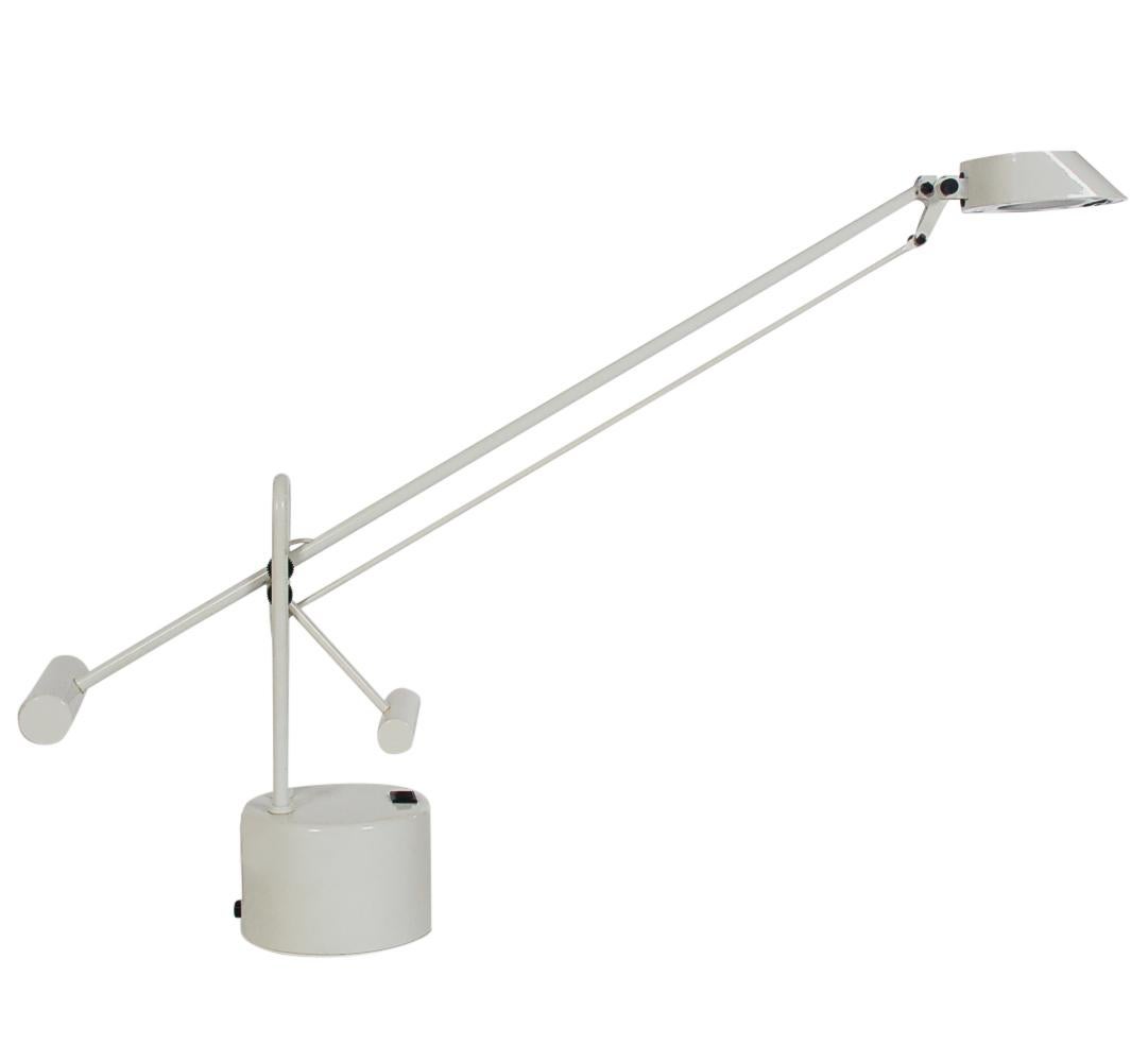 Midcentury Italian Postmodern White Articulating Desk Lamps or Table Lamps In Excellent Condition In Philadelphia, PA
