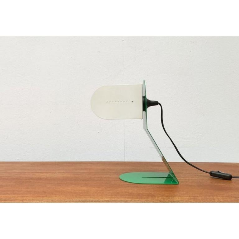 Italienische postmoderne, minimalistische Mid-Century-Tischlampe aus Metall, Space Age, 1960er Jahre (20. Jahrhundert) im Angebot