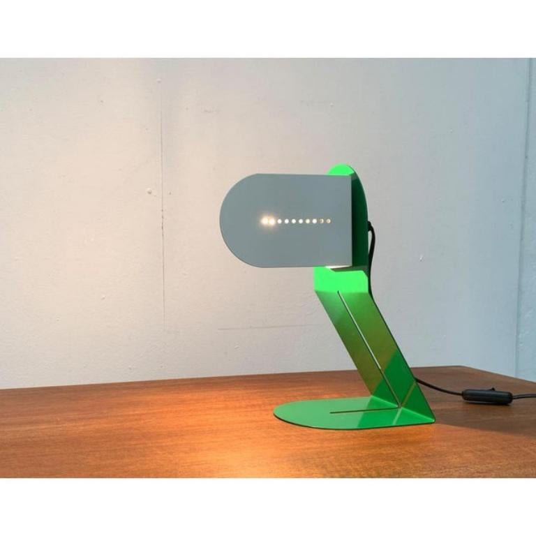 Italienische postmoderne, minimalistische Mid-Century-Tischlampe aus Metall, Space Age, 1960er Jahre im Angebot 2