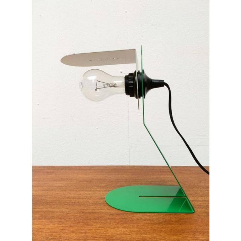 Italienische postmoderne, minimalistische Mid-Century-Tischlampe aus Metall, Space Age, 1960er Jahre im Angebot 3