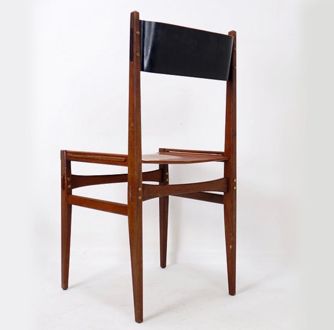Mid-century Italian Pozzi and Verga chair - 1960s

Wear consistent with age and use

Vintage - Italian - Decoration
Measures : 43cmx40cm H:82cm SH:42,5
Materials :  veneered plywood - Brass 