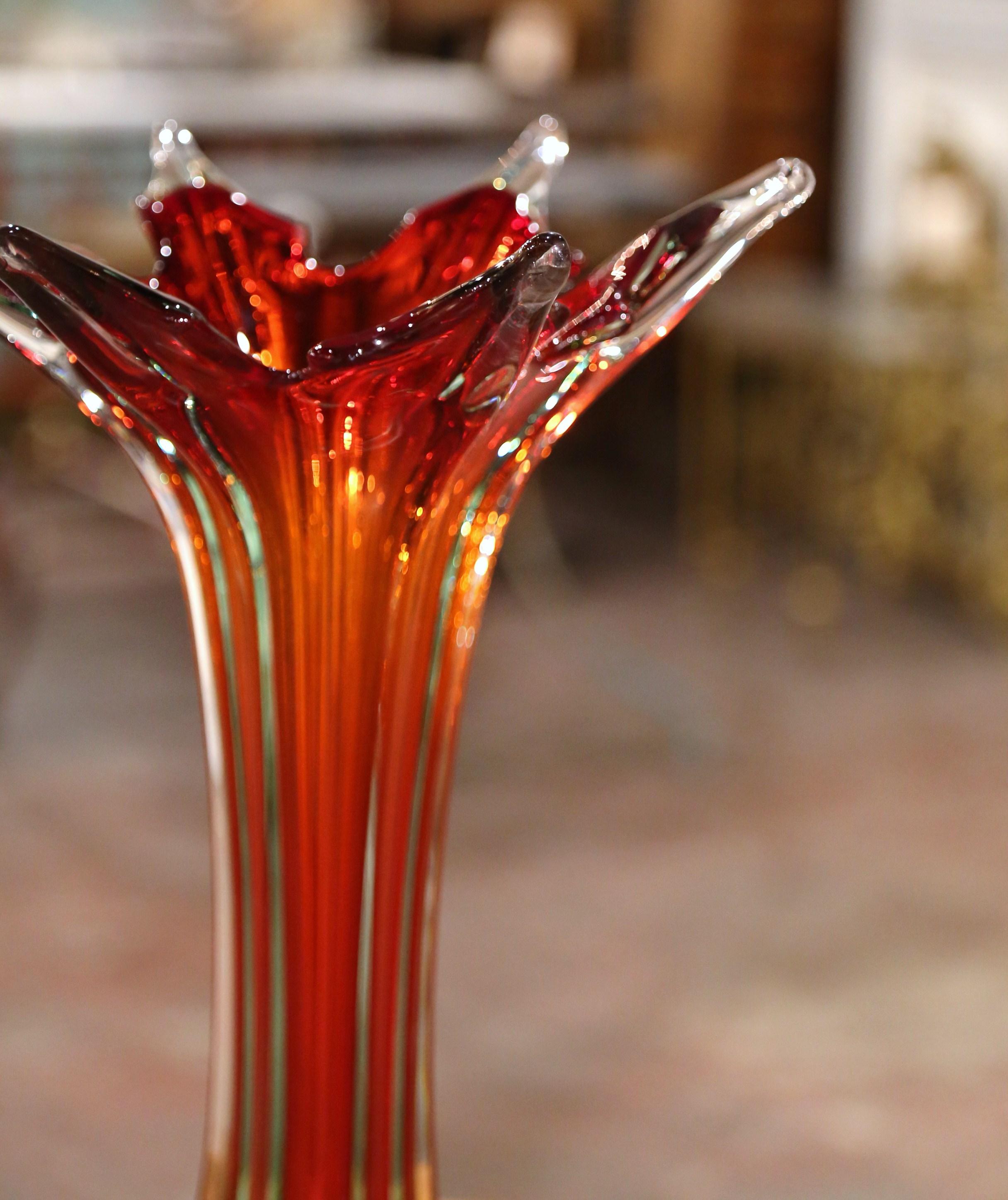 Hand-Crafted Mid-Century Italian Pulled Feathered Two-Tone Red and Clear Glass Vase For Sale