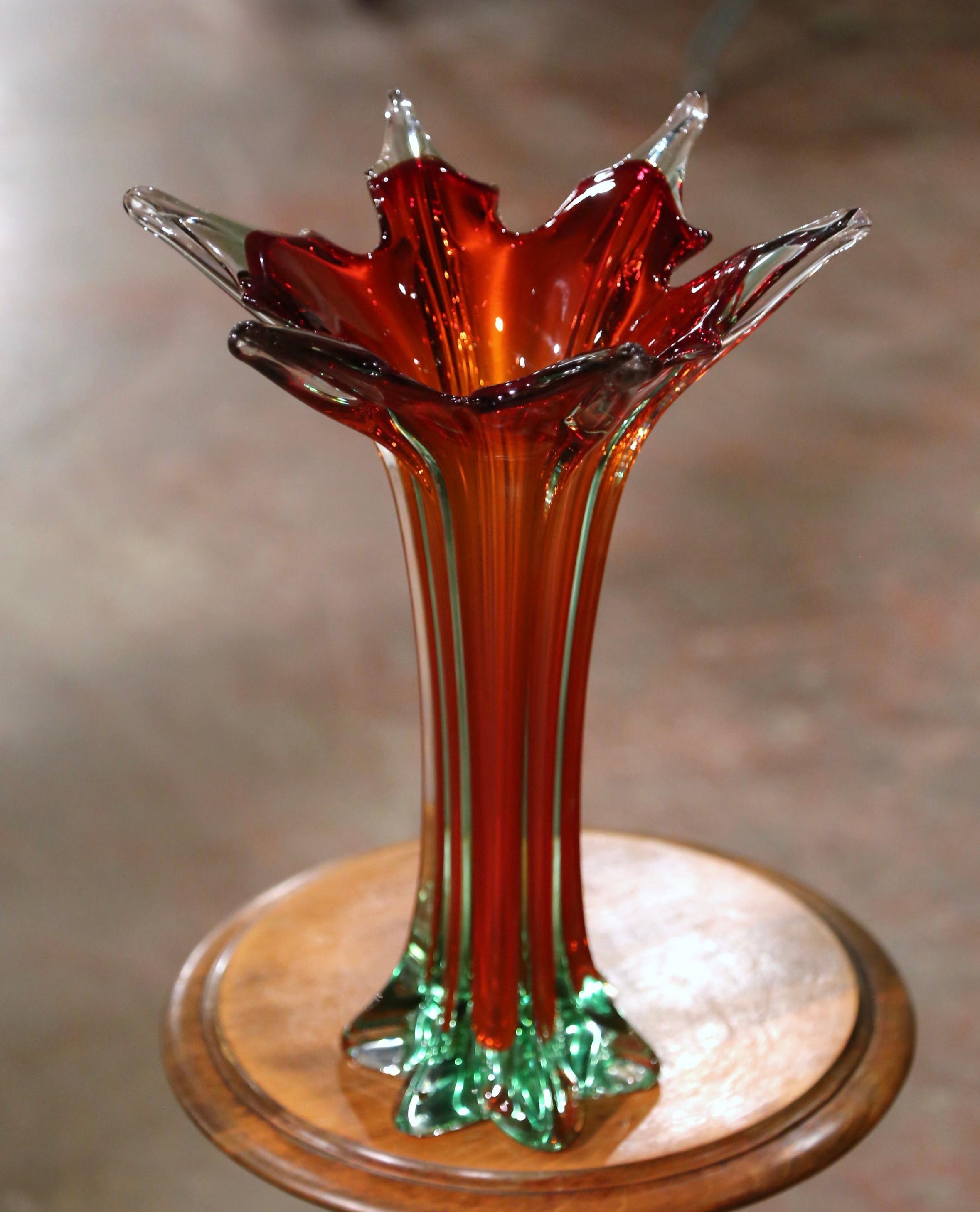20th Century Mid-Century Italian Pulled Feathered Two-Tone Red and Clear Glass Vase For Sale
