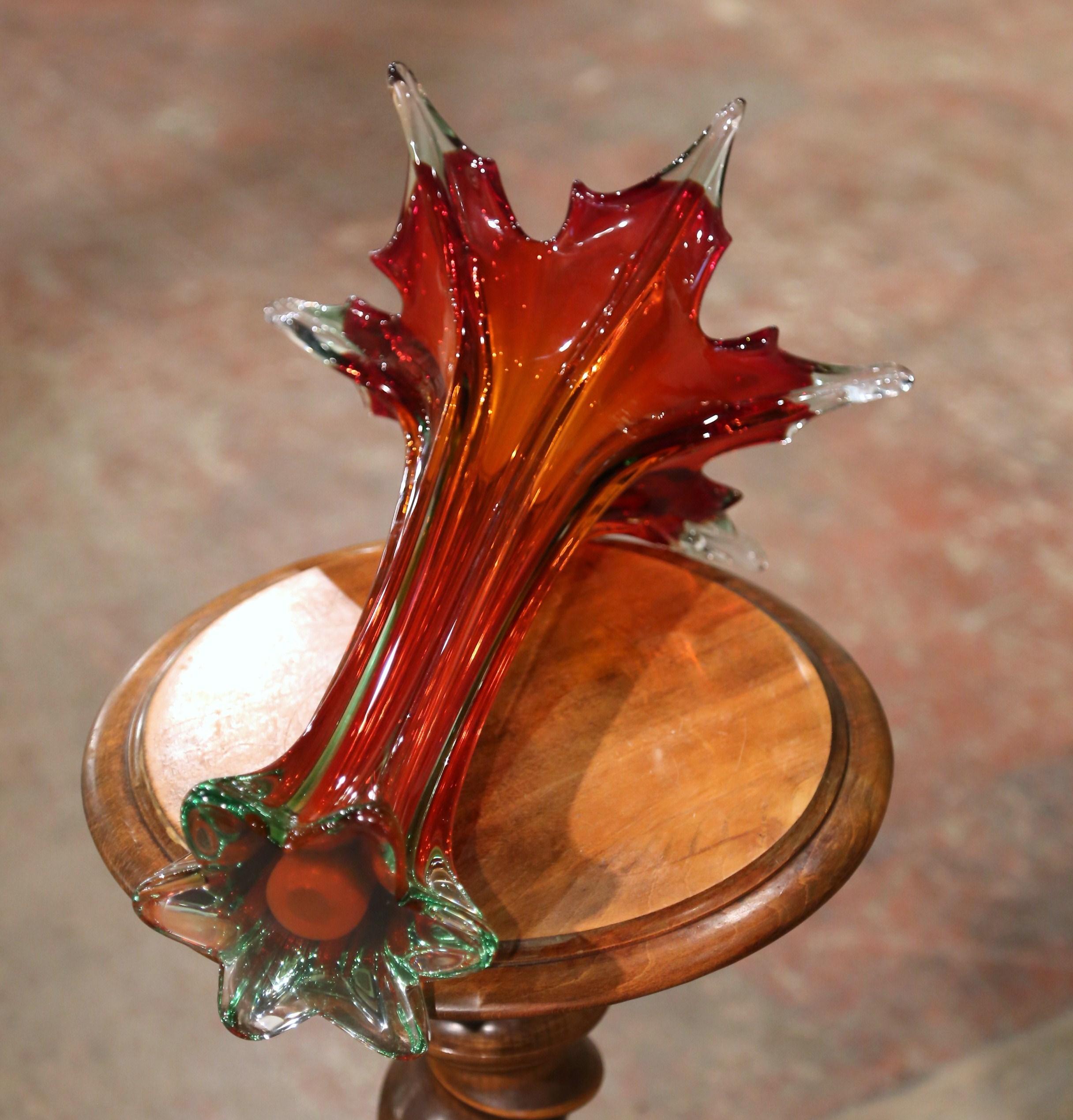 Mid-Century Italian Pulled Feathered Two-Tone Red and Clear Glass Vase For Sale 1