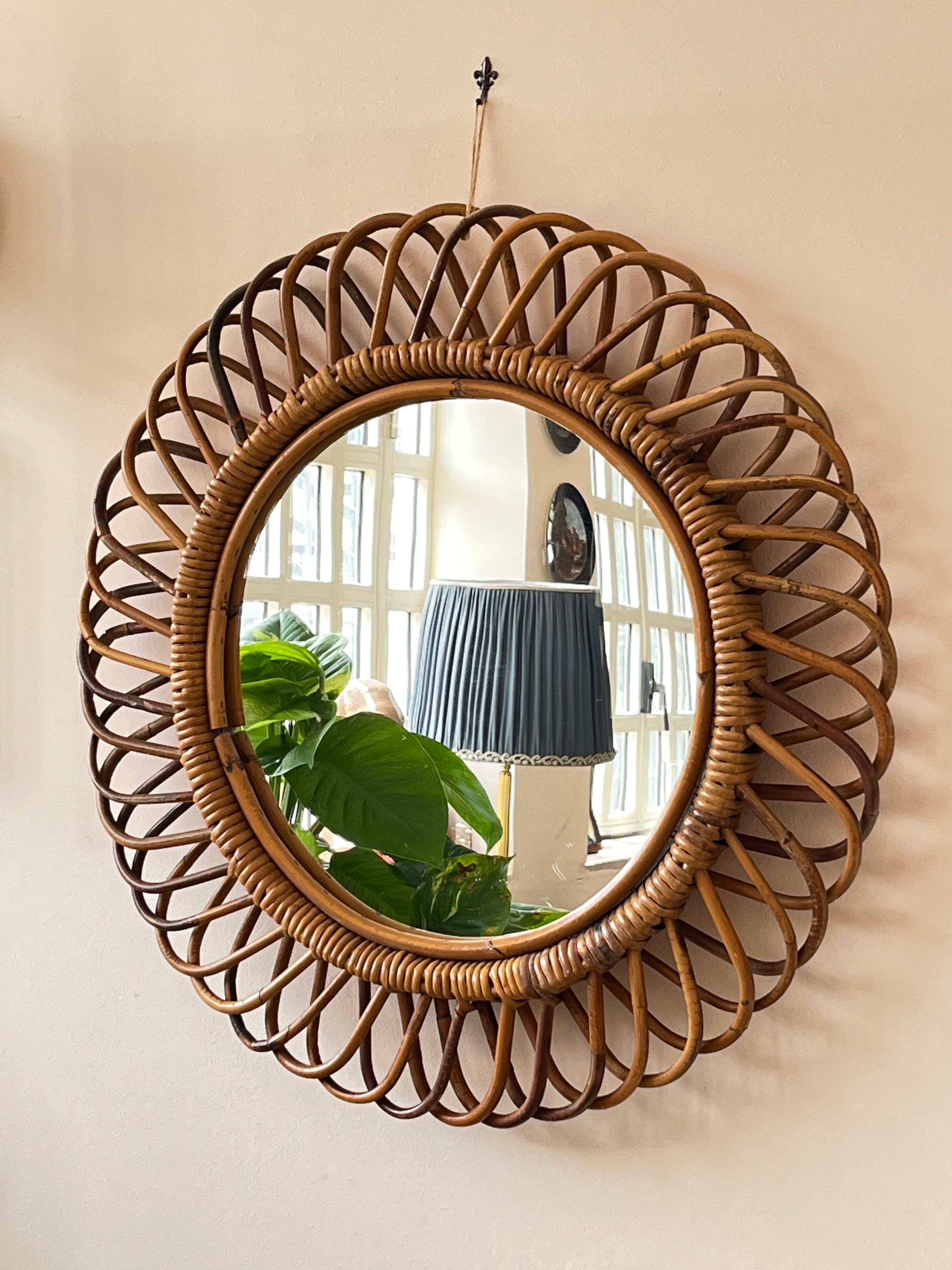 Specchio in rattan e bambù della metà del secolo scorso di Franco Albini 1960
Condit e in buone condizioni. Si trova in una villa sulla costiera amalfitana.