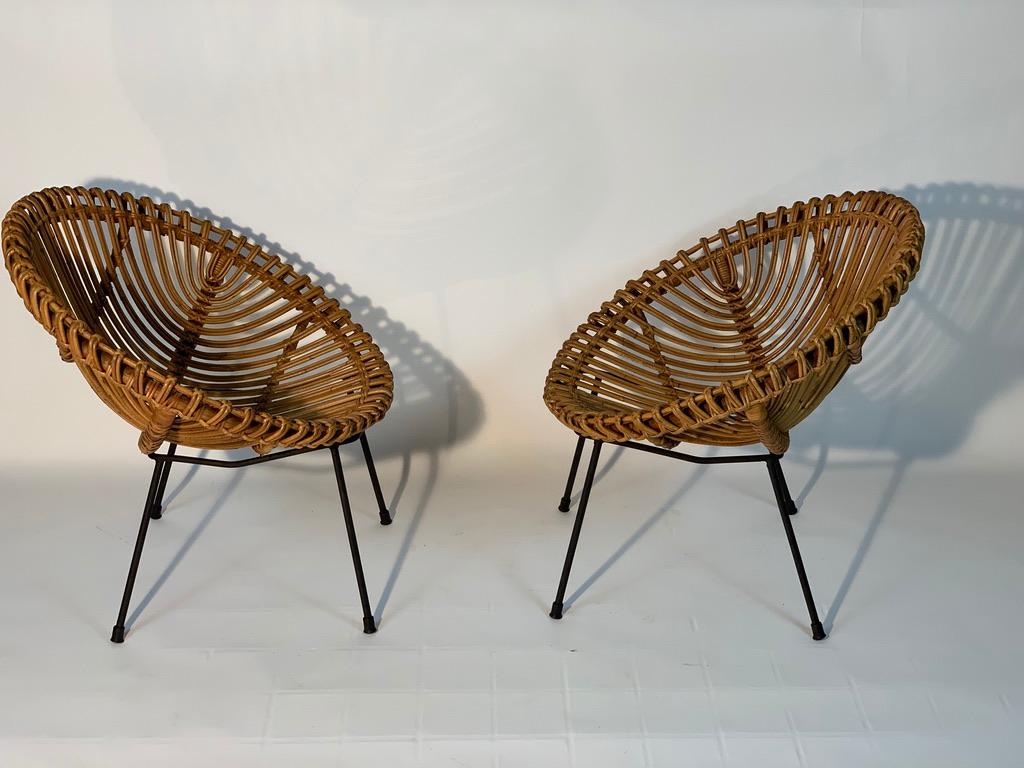 Midcentury Italian Rattan Bamboo 2 Armchairs and Side Table Black Metal Leggs In Good Condition In Firenze, Toscana