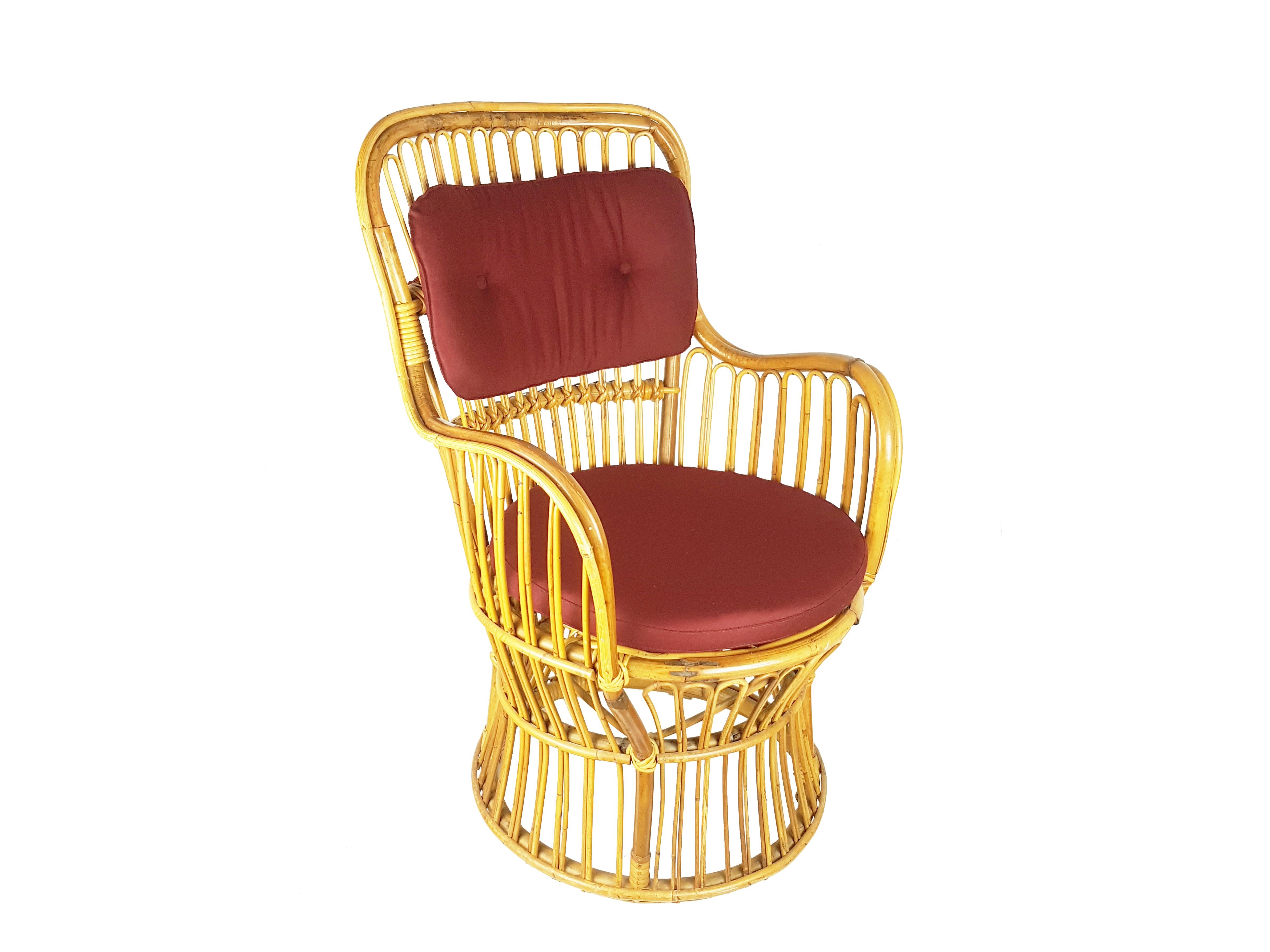 This beautiful pair of rattan and rush armchairs was produced in Italy in the late 1960s. Their high quality and fine design resemble similar examples of the contemporary Azucena production.
The burgundy fabric cushions were made later, but in full
