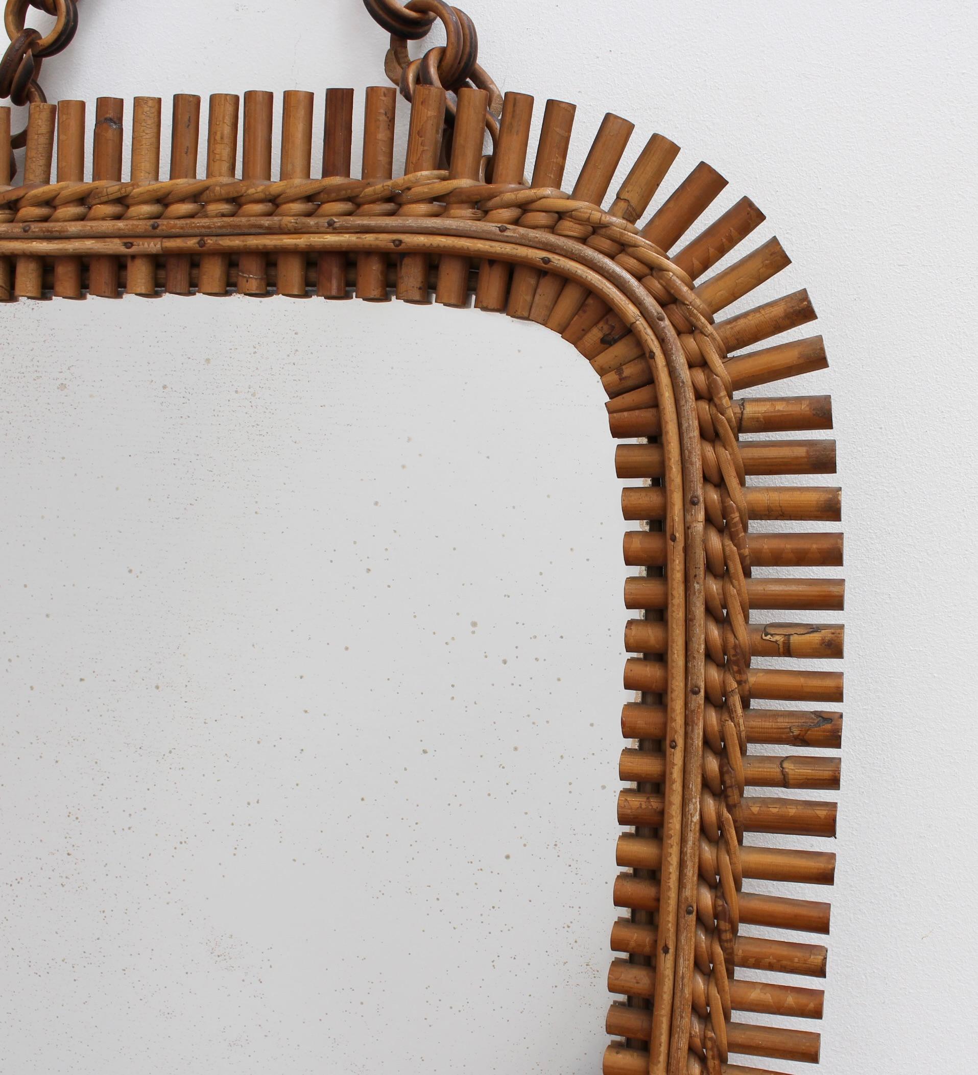 Miroir en rotin italien du milieu du siècle avec chaîne de suspension (circa 1960) en vente 2