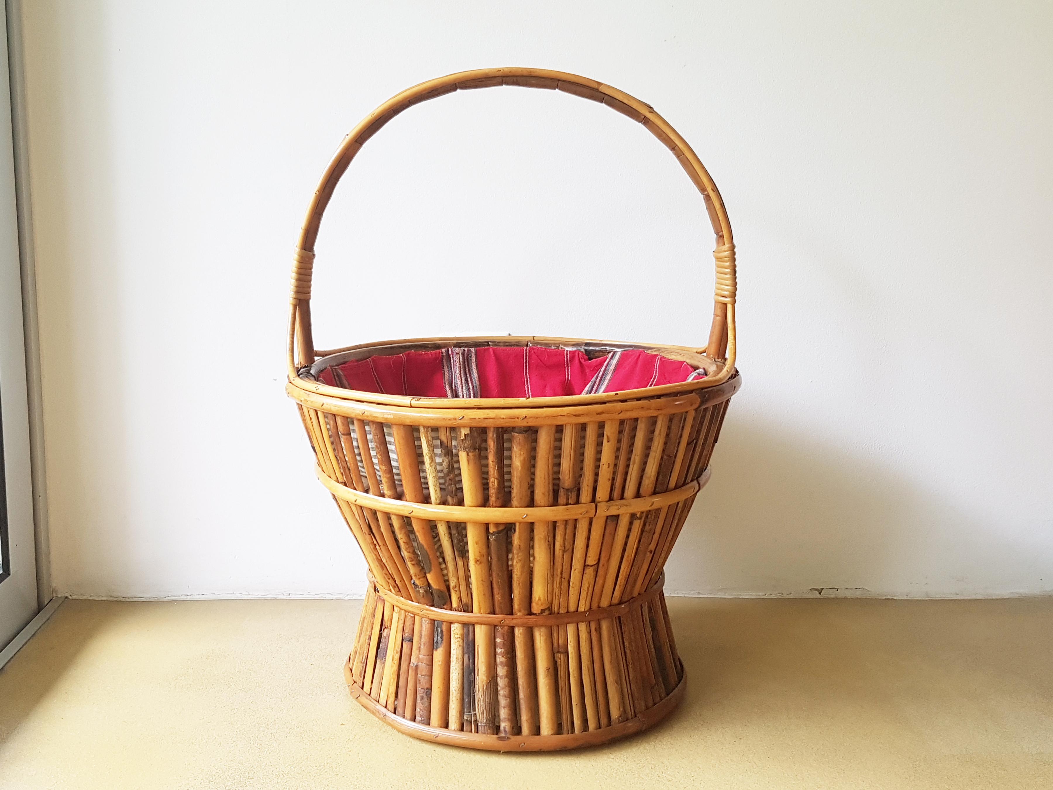 Midcentury Italian Rattan, Rush and Fabric Work Knitting Basket In Good Condition For Sale In Varese, Lombardia