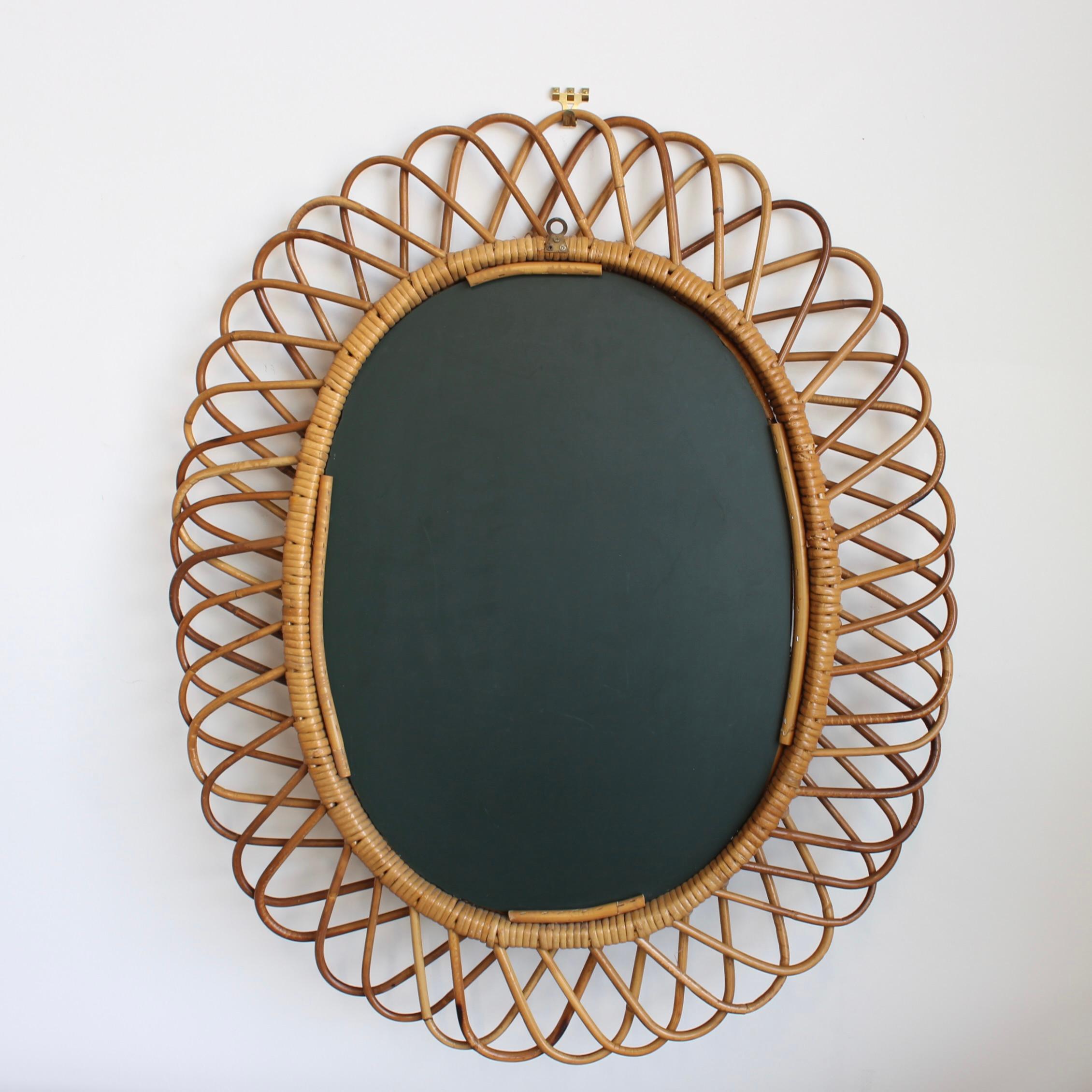 Italienischer Rattan-Wandspiegel aus der Mitte des Jahrhunderts (ca. 1960er Jahre) im Angebot 8
