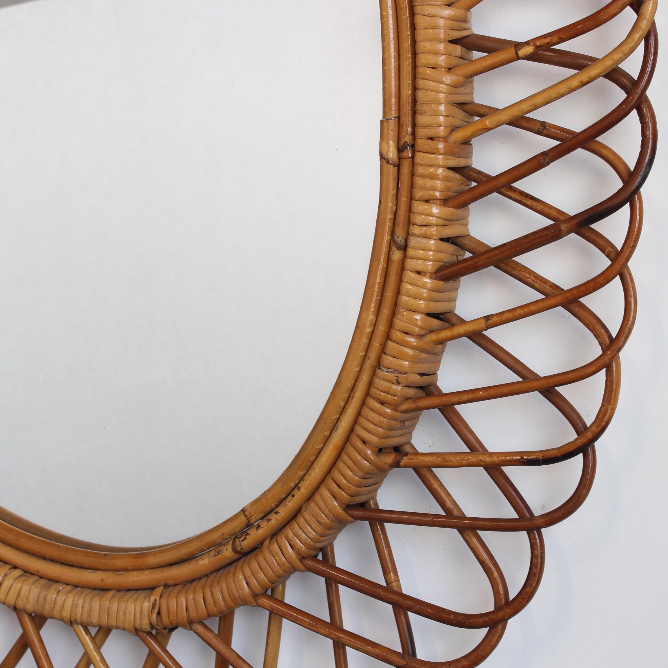 Italienischer Rattan-Wandspiegel aus der Mitte des Jahrhunderts (ca. 1960er Jahre) im Angebot 3