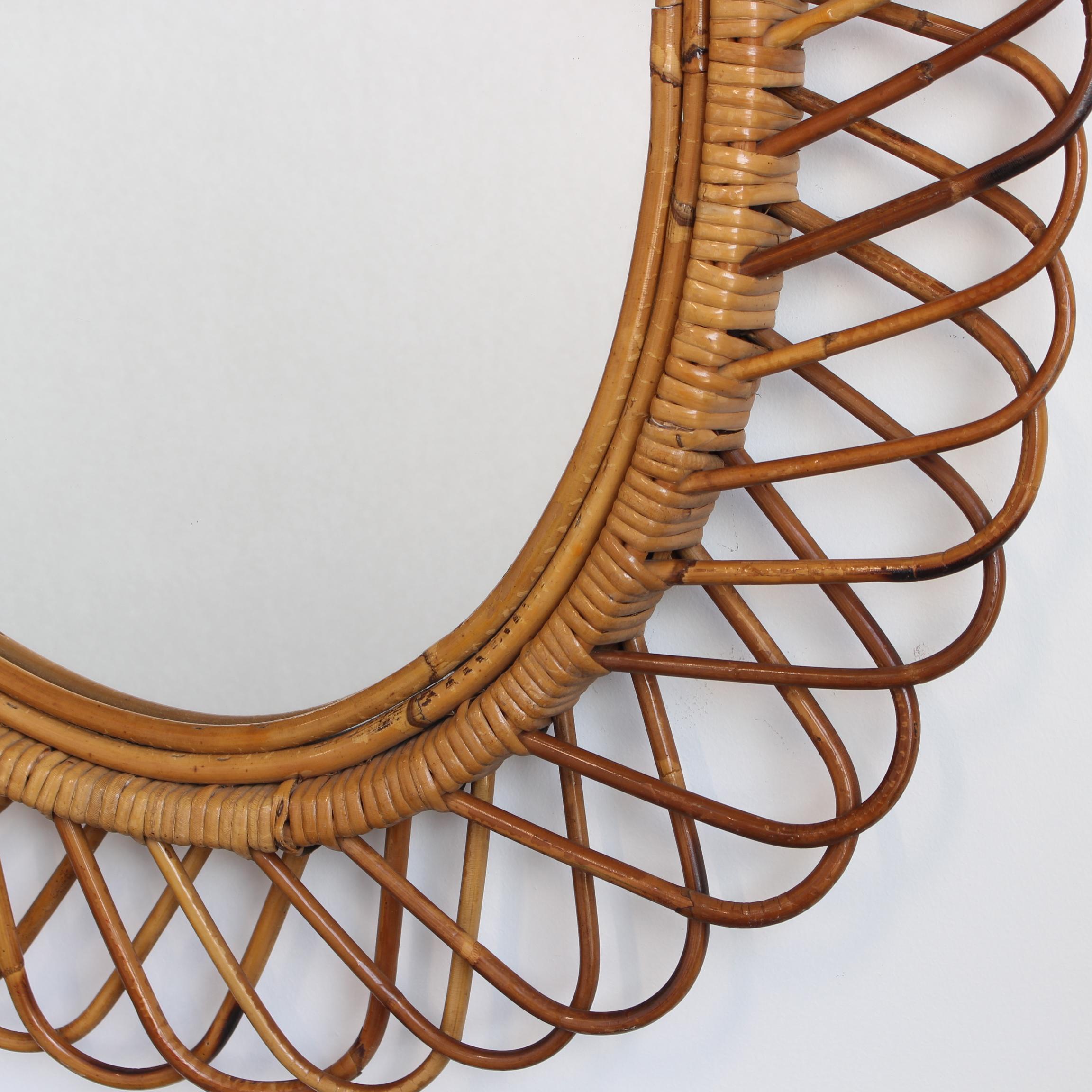 Italienischer Rattan-Wandspiegel aus der Mitte des Jahrhunderts (ca. 1960er Jahre) im Angebot 4