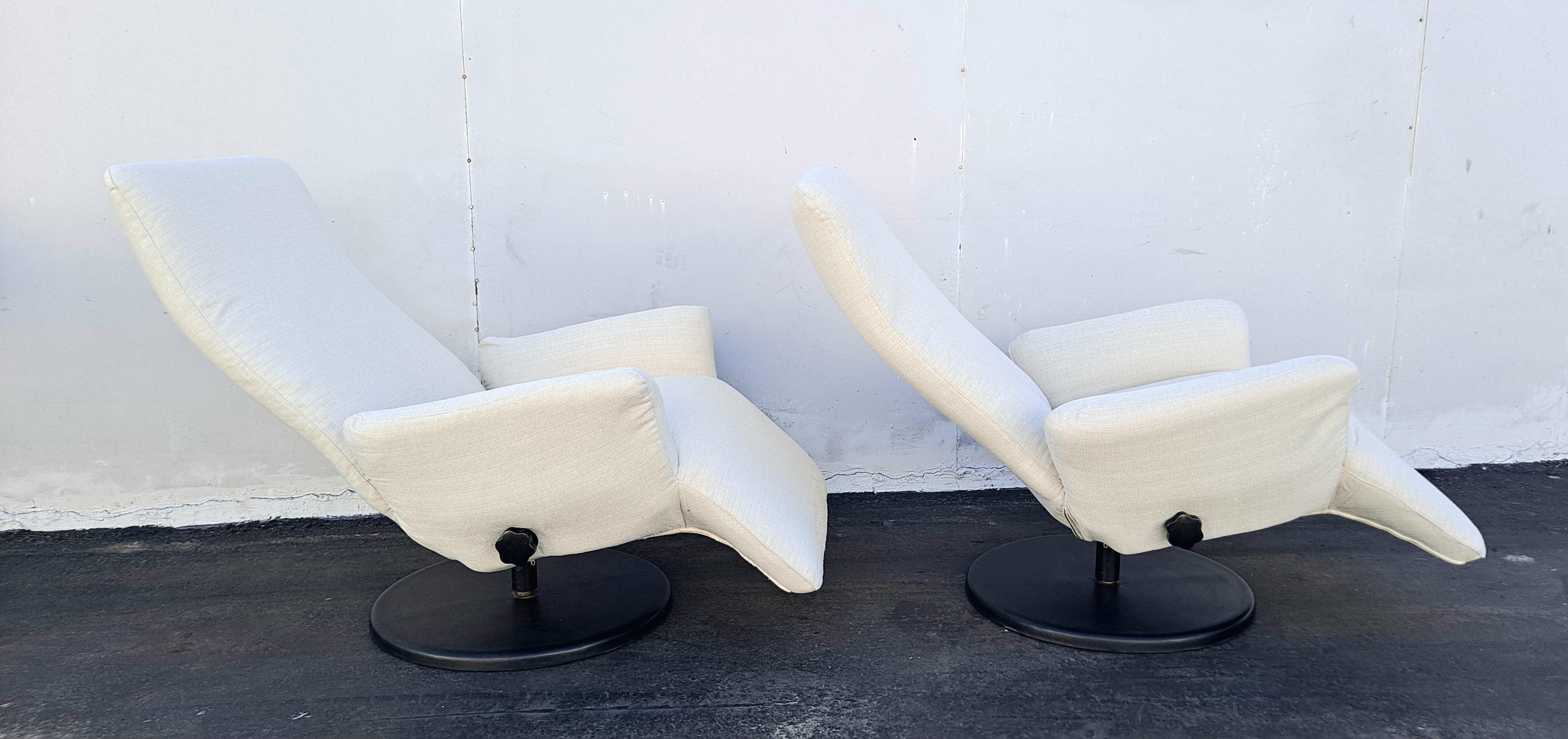 Tissu d'ameublement Paire de chaises inclinables italiennes du milieu du siècle dernier en vente