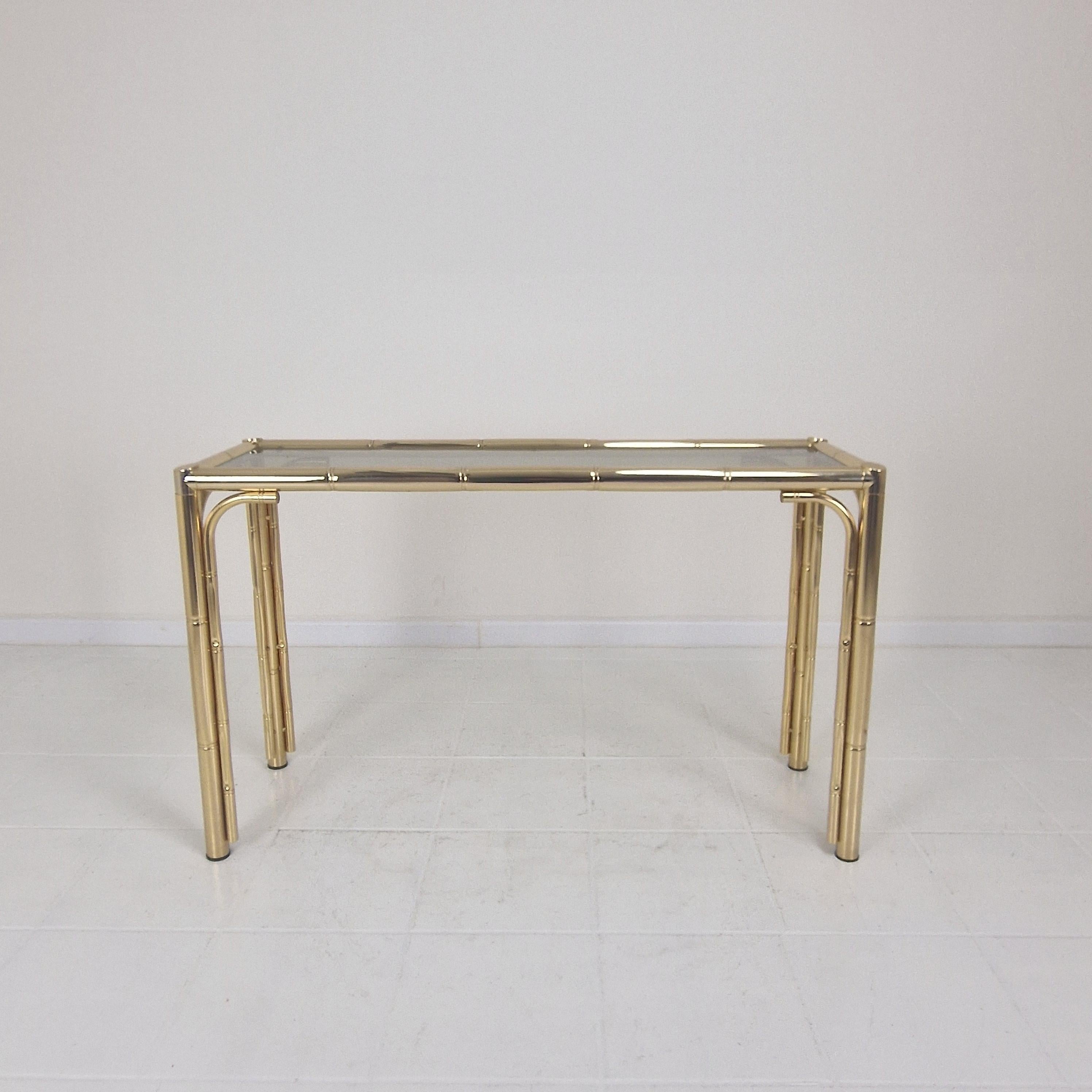 Table d'appoint rectangulaire italienne du milieu du siècle dernier en laiton, bambou et verre fumé, 1970 Bon état - En vente à Oud Beijerland, NL