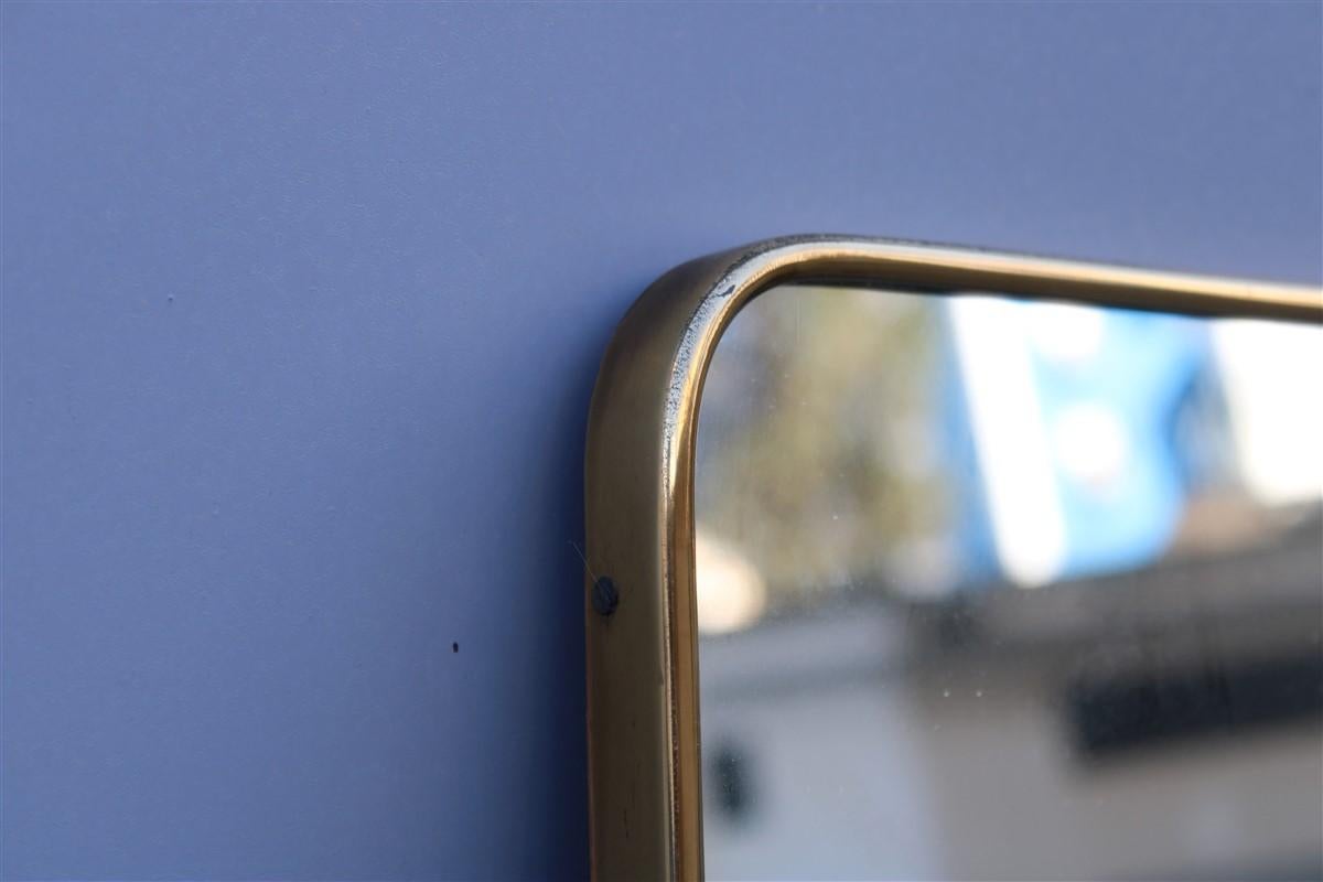 Mid Century Italian Rectangular Minimal Mirror in Gio Ponti Attributed Brass In Good Condition For Sale In Palermo, Sicily