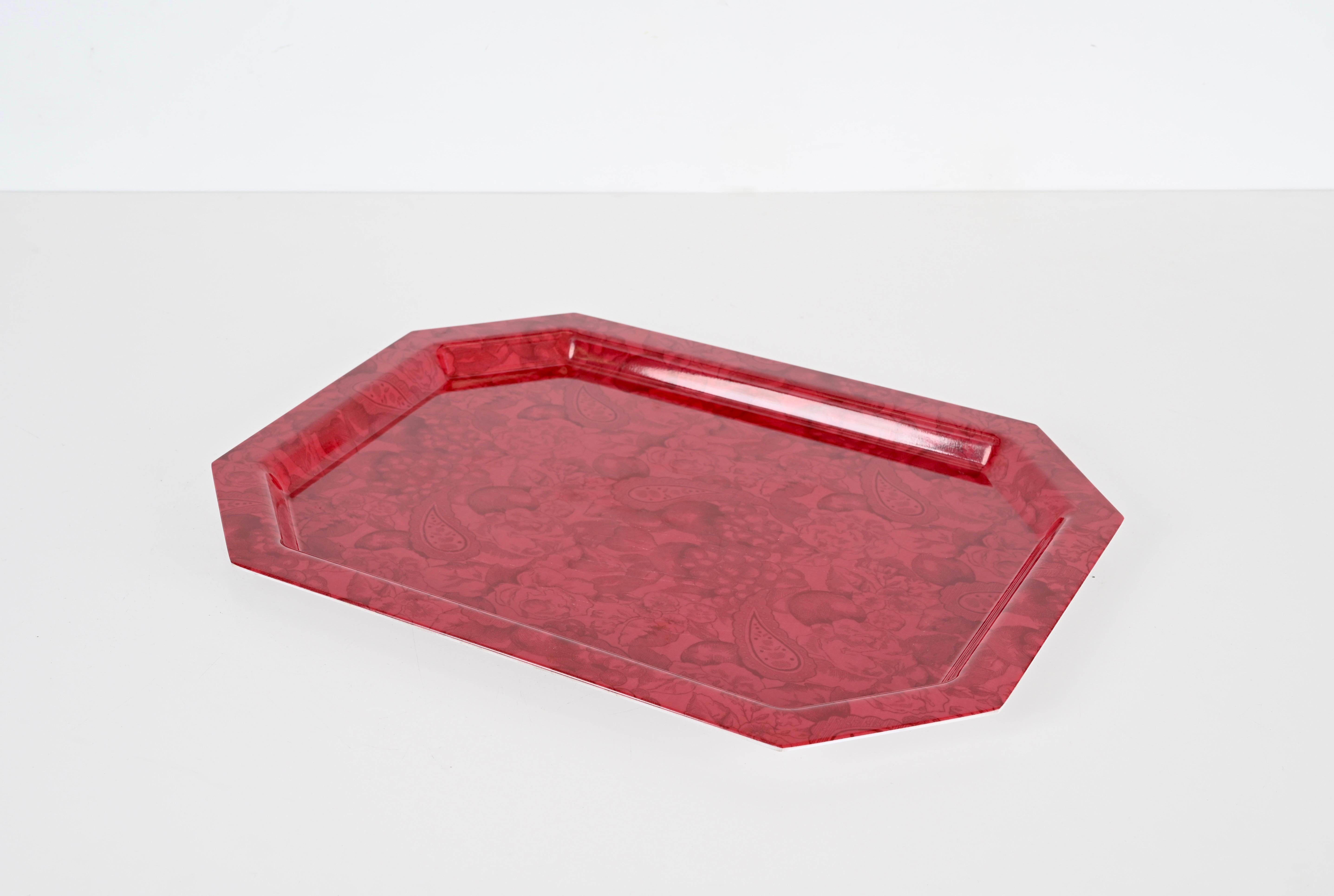 20ième siècle Plateau de service en acrylique rouge italien du milieu du siècle, Italie, années 1980 en vente