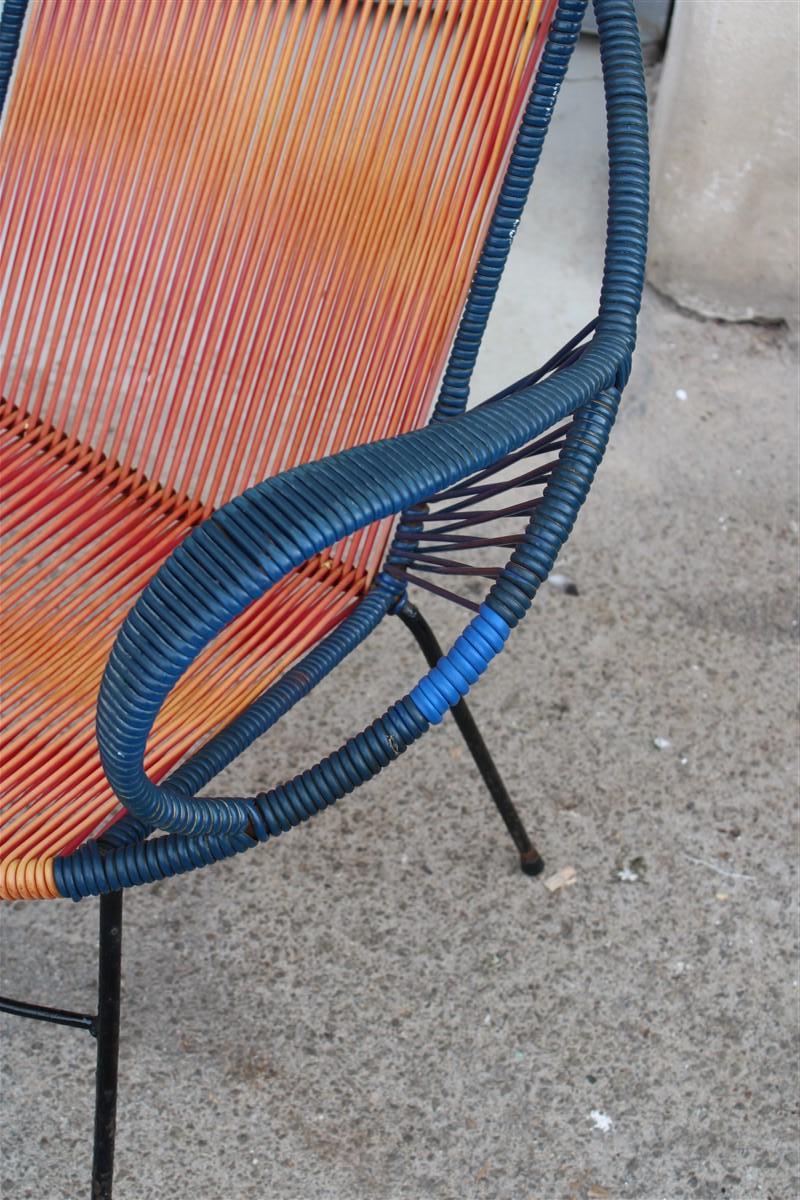 Divano e poltrone in metallo e plastica rosso e blu della metà del secolo scorso 1950 in vendita 3