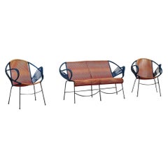 Divano e poltrone in metallo e plastica rosso e blu della metà del secolo scorso 1950