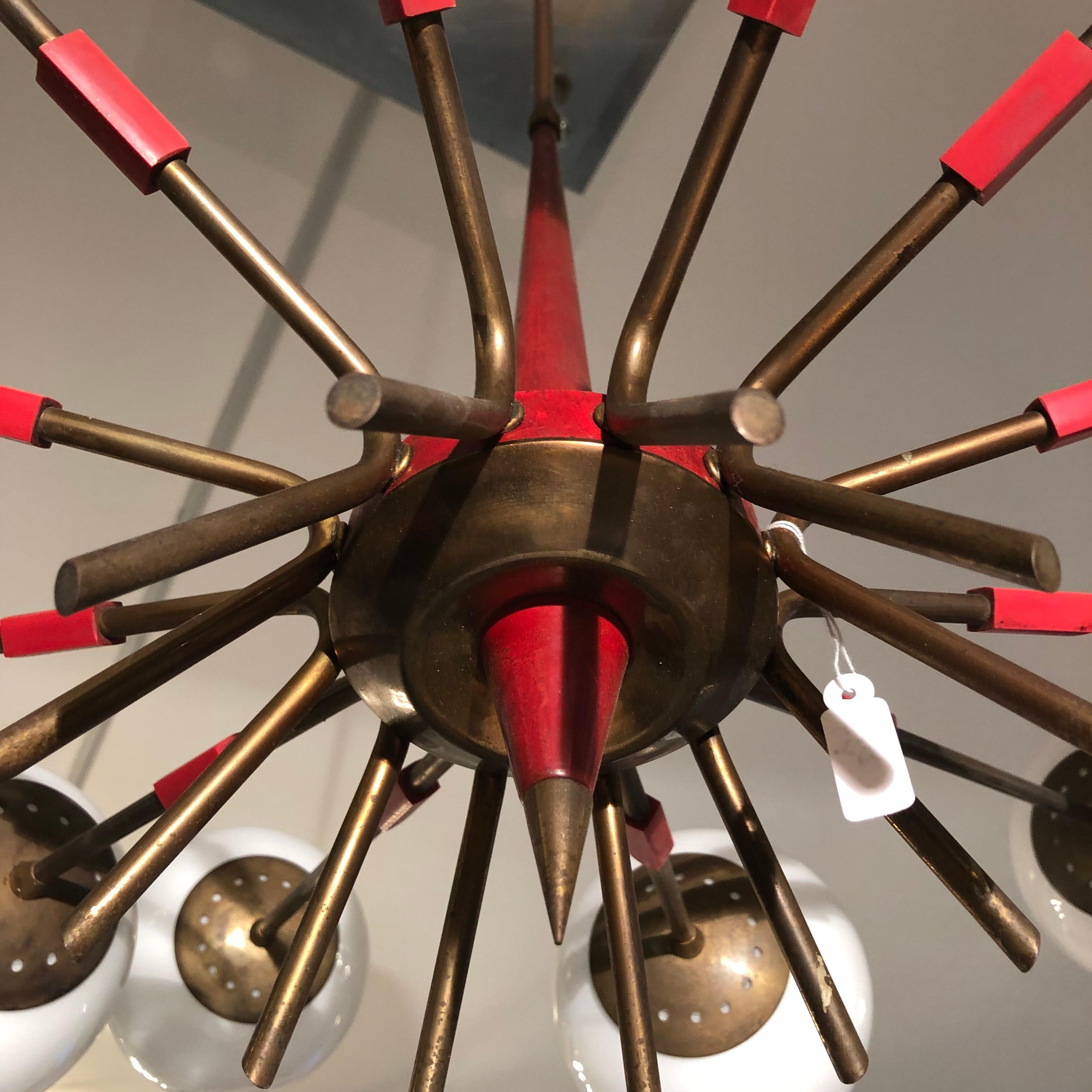 Midcentury Italian Red and Opaline Glass Sputnik Chandelier by Stilnovo, 1950s In Good Condition For Sale In Catania, IT