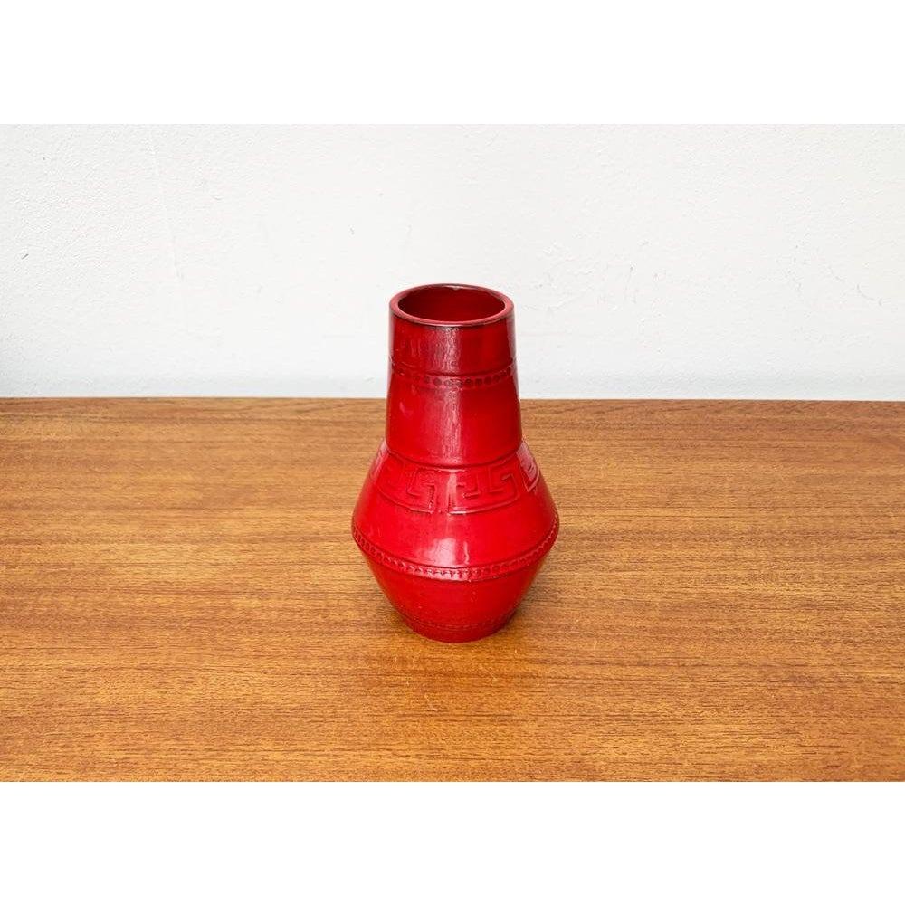 Italienische rote Keramikvase aus der Jahrhundertmitte von Bitossi, 1960er Jahre (Moderne der Mitte des Jahrhunderts) im Angebot