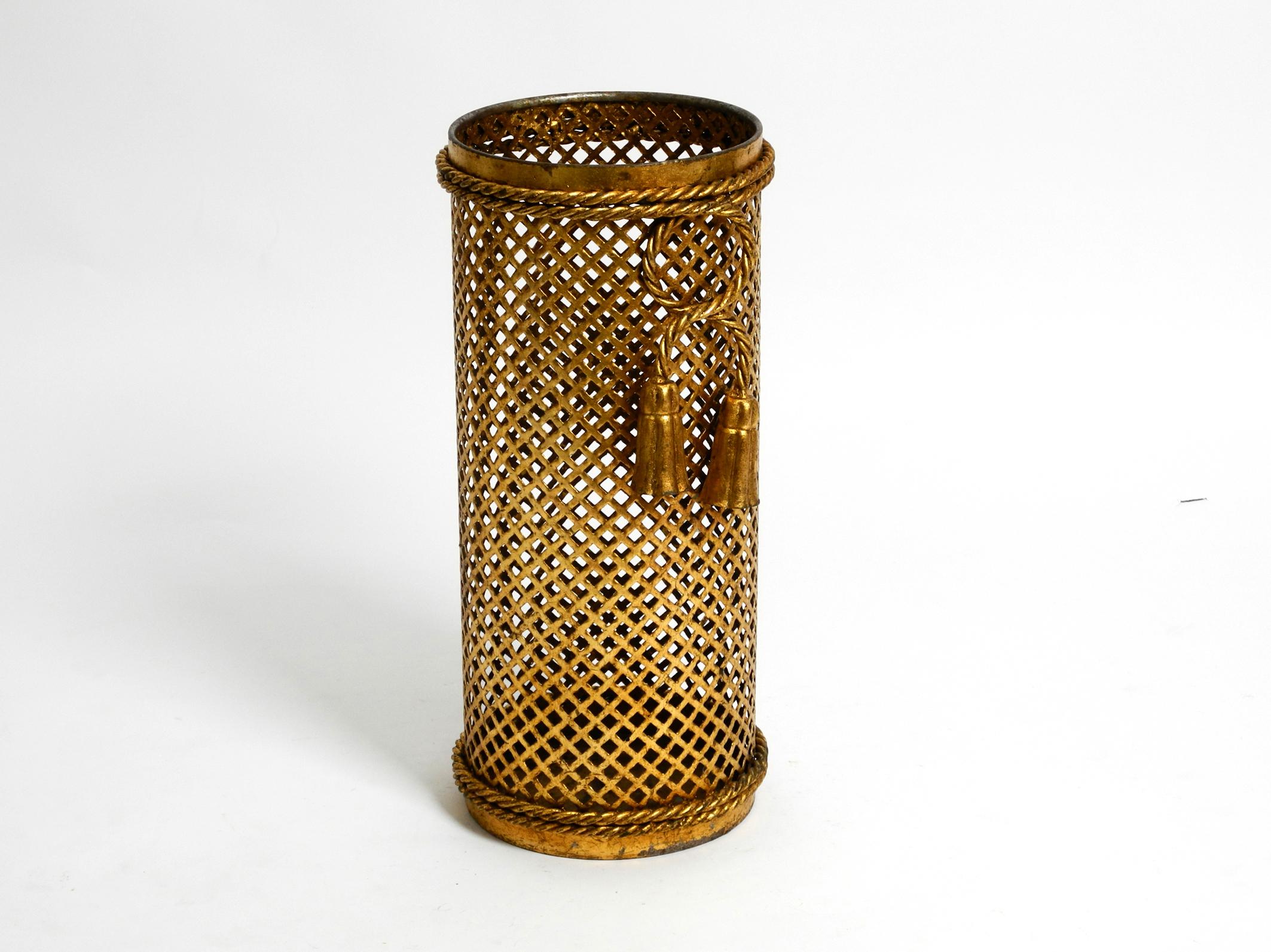 Midcentury Italian Regency Gilded Metal Umbrella Stand by Li Puma In Good Condition In München, DE