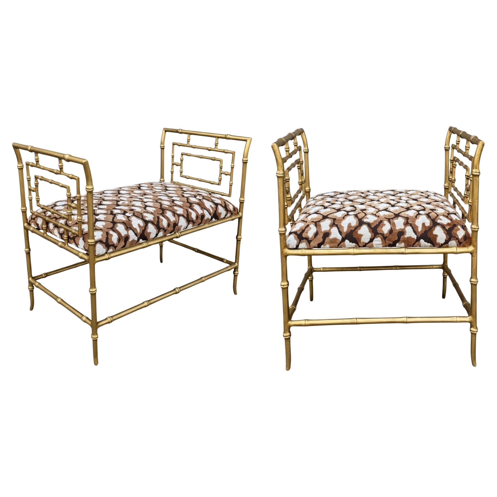 Bancs de style Régence italienne du milieu du siècle en métal doré, faux bambou et velours découpé - Paire