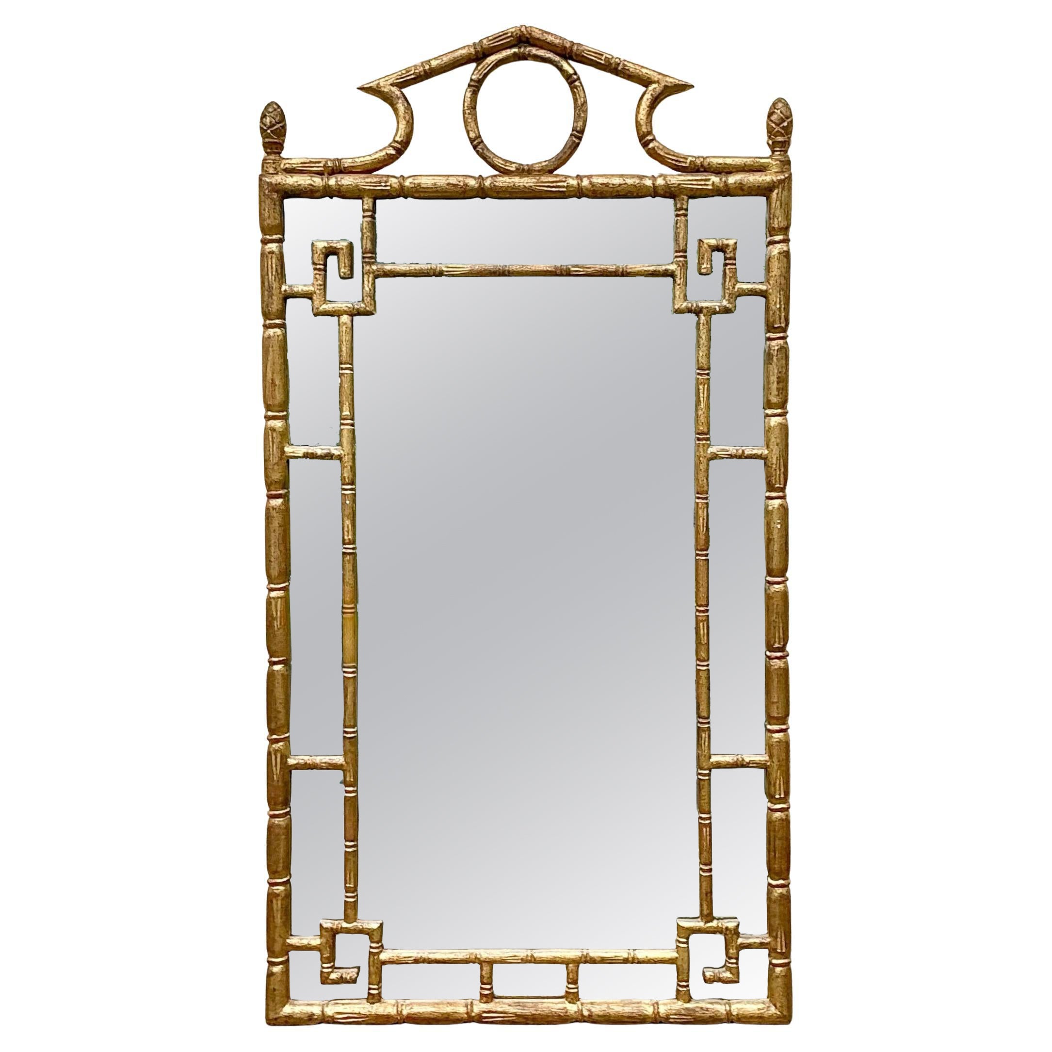 Miroir de style Régence italienne du milieu du siècle dernier en bois doré et faux bambou - clé grecque et ananas en vente
