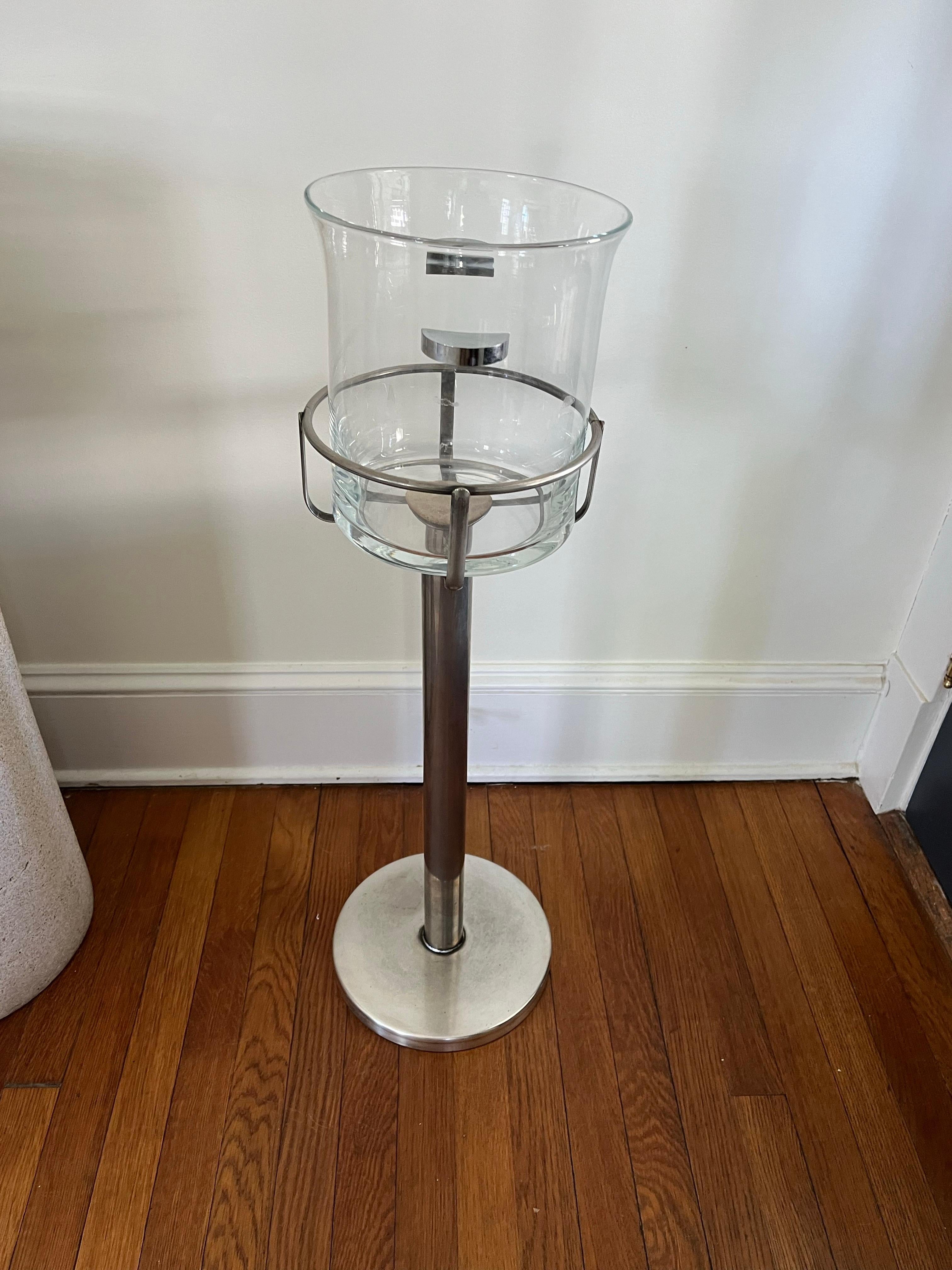 Regency Seau à glace en verre de style Régence italienne du milieu du siècle et stand chromé Chiller à champagne en vente