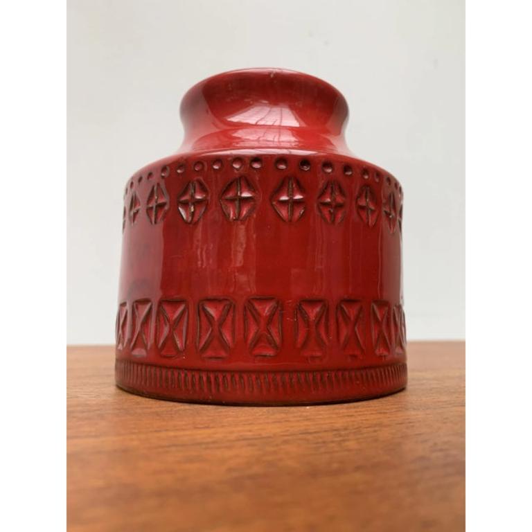Vaso in ceramica rossa di Rimini di Aldo Londi per Bitossi, anni '60, in ottime condizioni. Progettato tra il 1960 e il 1969 Questo pezzo ha un marchio di attribuzione.

Informazioni aggiuntive:
Materiali: Ceramica
Stile: Medioevo Moderno
Designer: