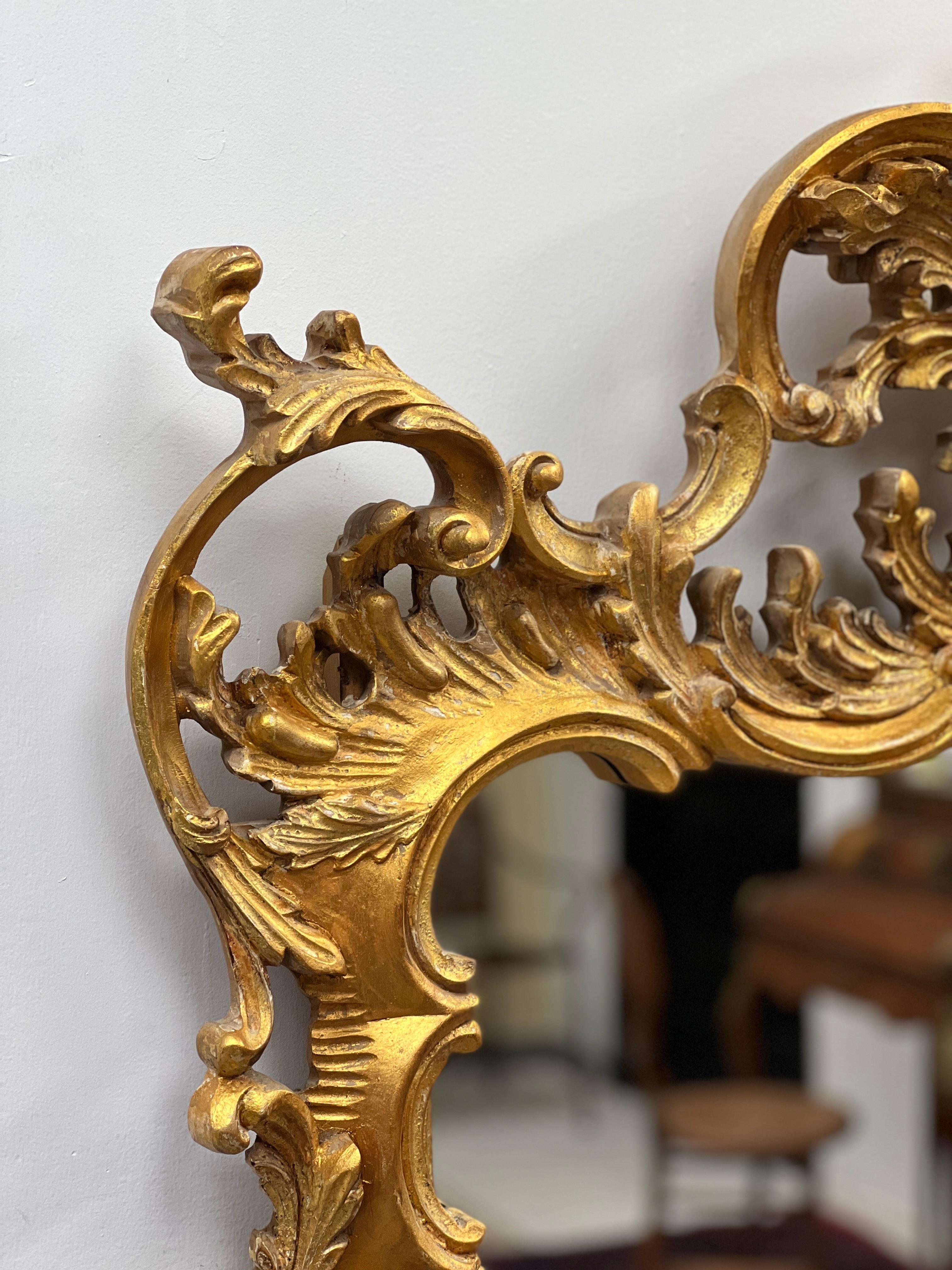 Hand-Carved Mid-Century Italian Rococo Hand-carved Gilt-wood Looking Glass Mirror For Sale