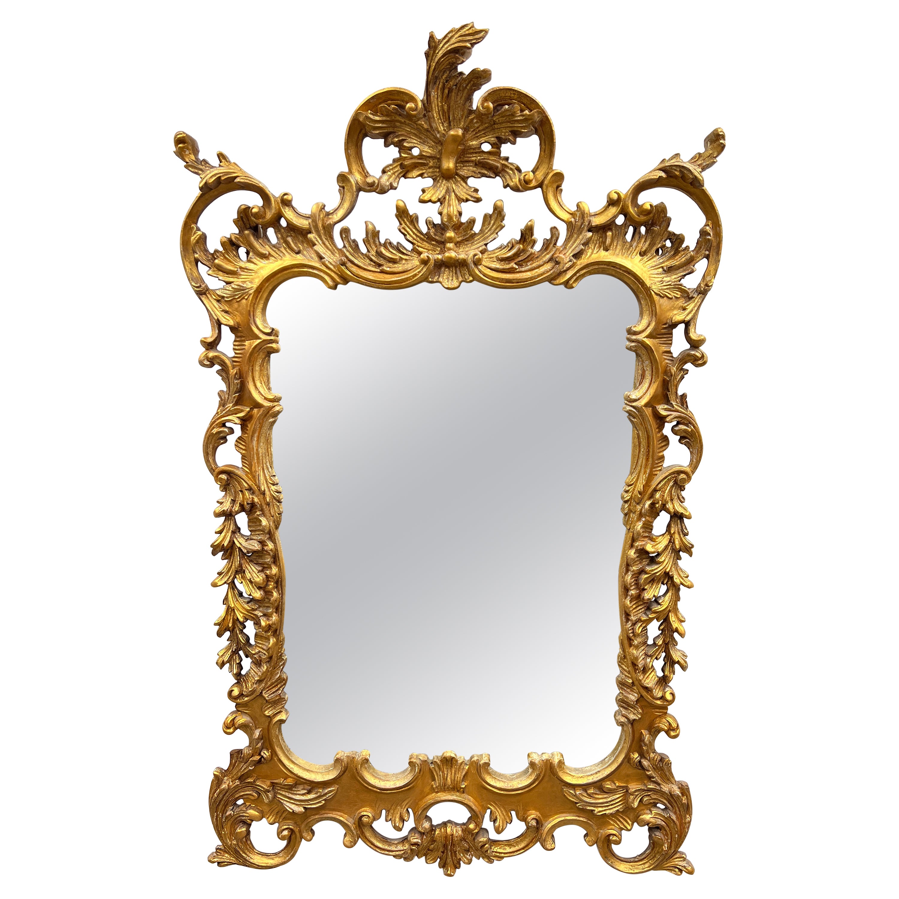 Miroir Rococo italien du milieu du siècle en bois doré sculpté à la main