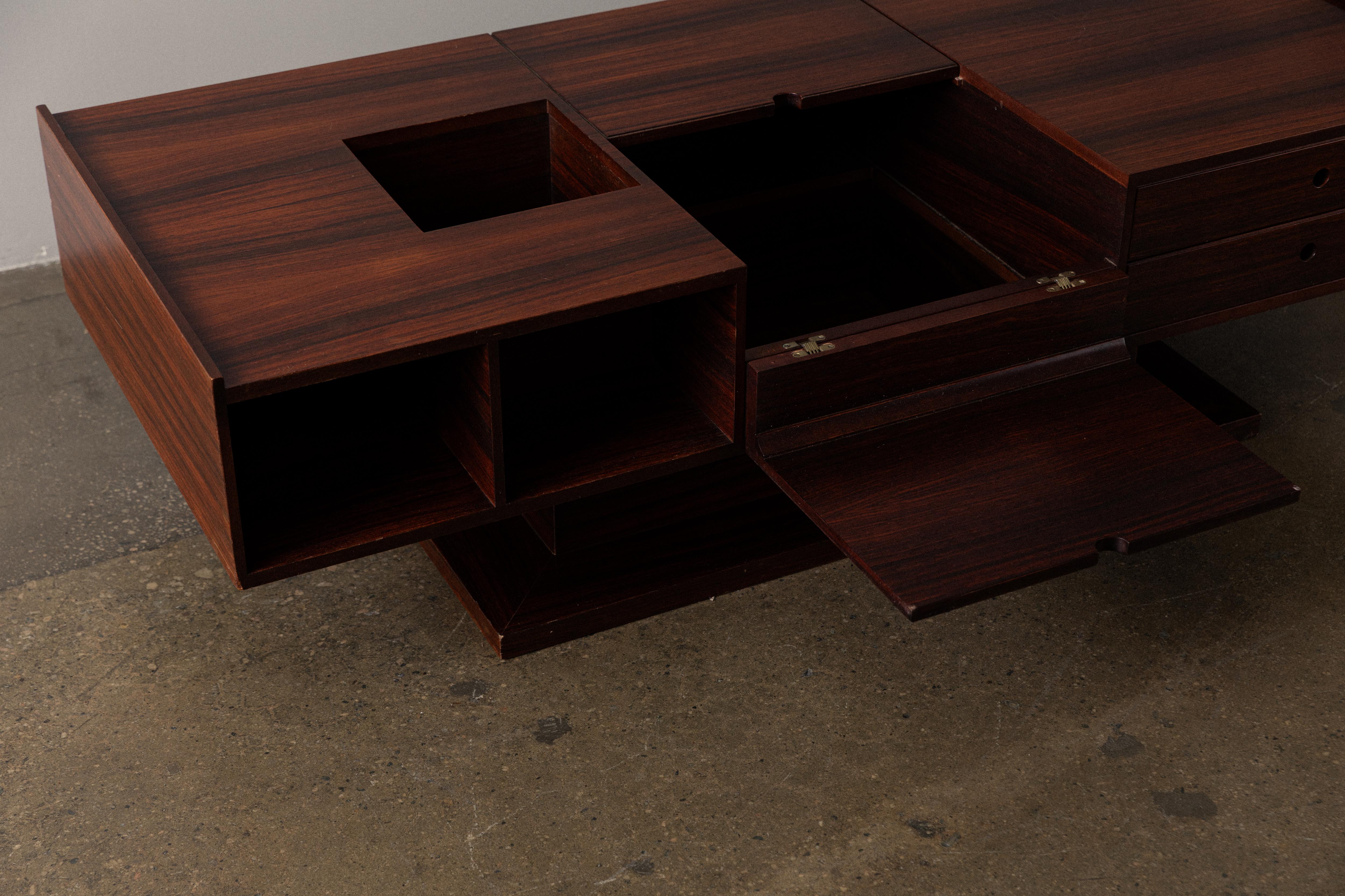 Mid-Century Modern Table basse en bois de rose italienne du milieu du siècle en vente