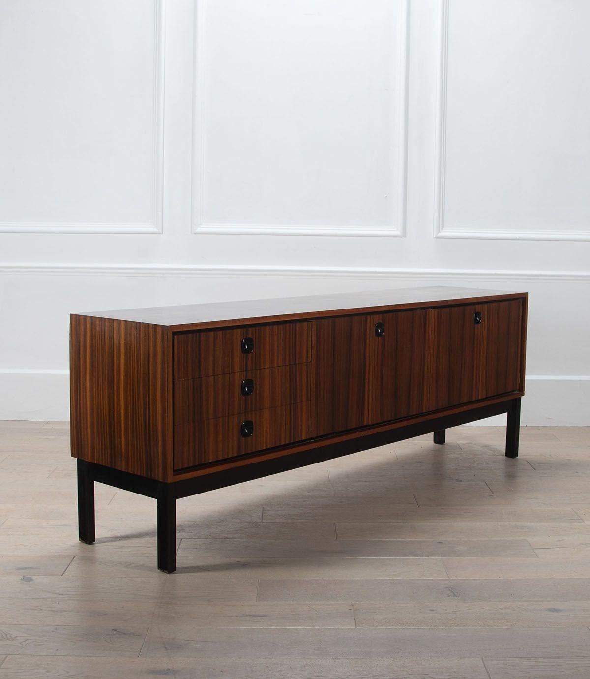 Mid-Century Italian Rosewood Sideboard In Good Condition For Sale In Gloucestershire, GB