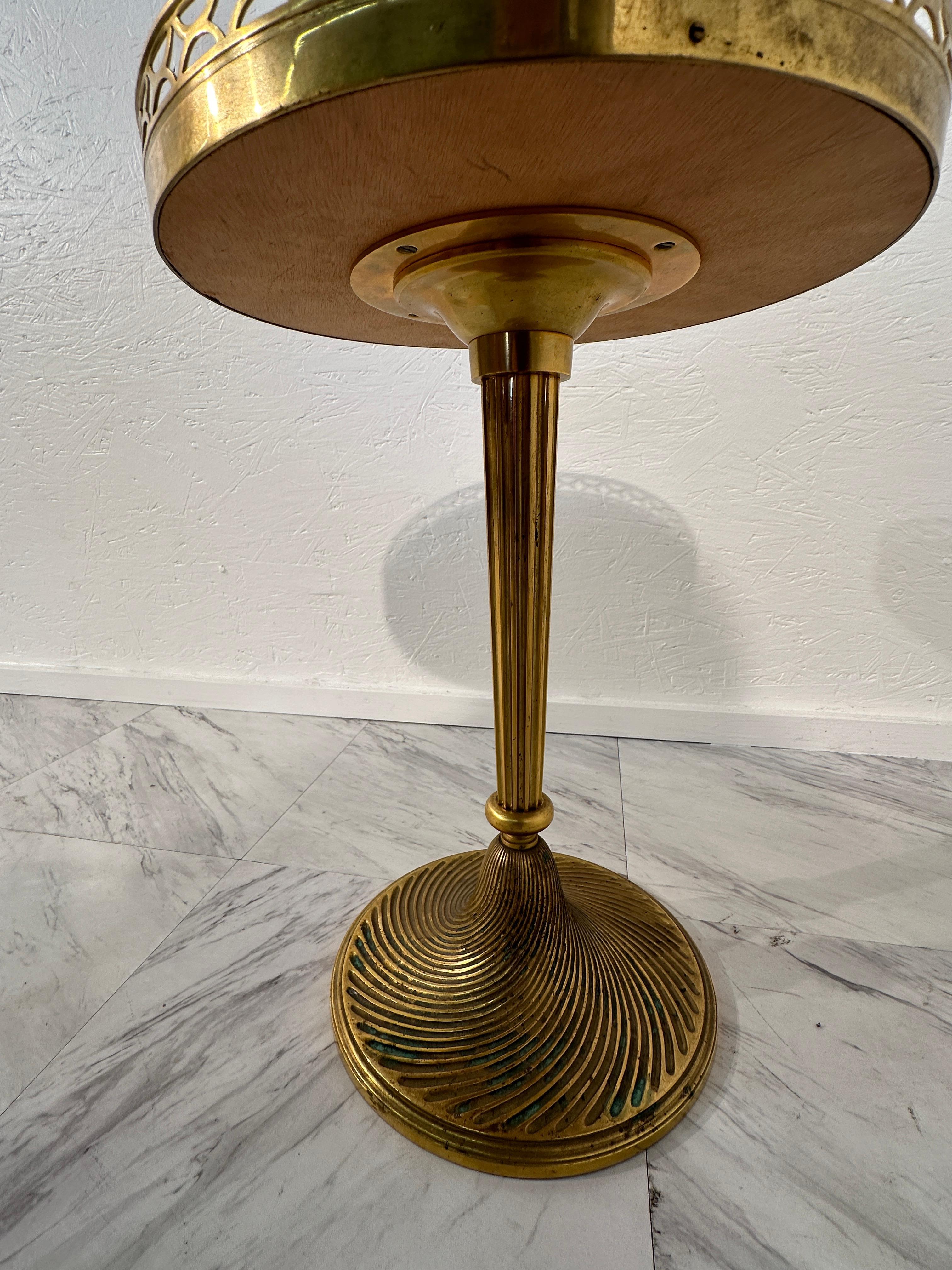 Mid Century Italian Round Brass Side Table 1960s In Good Condition For Sale In Los Angeles, CA