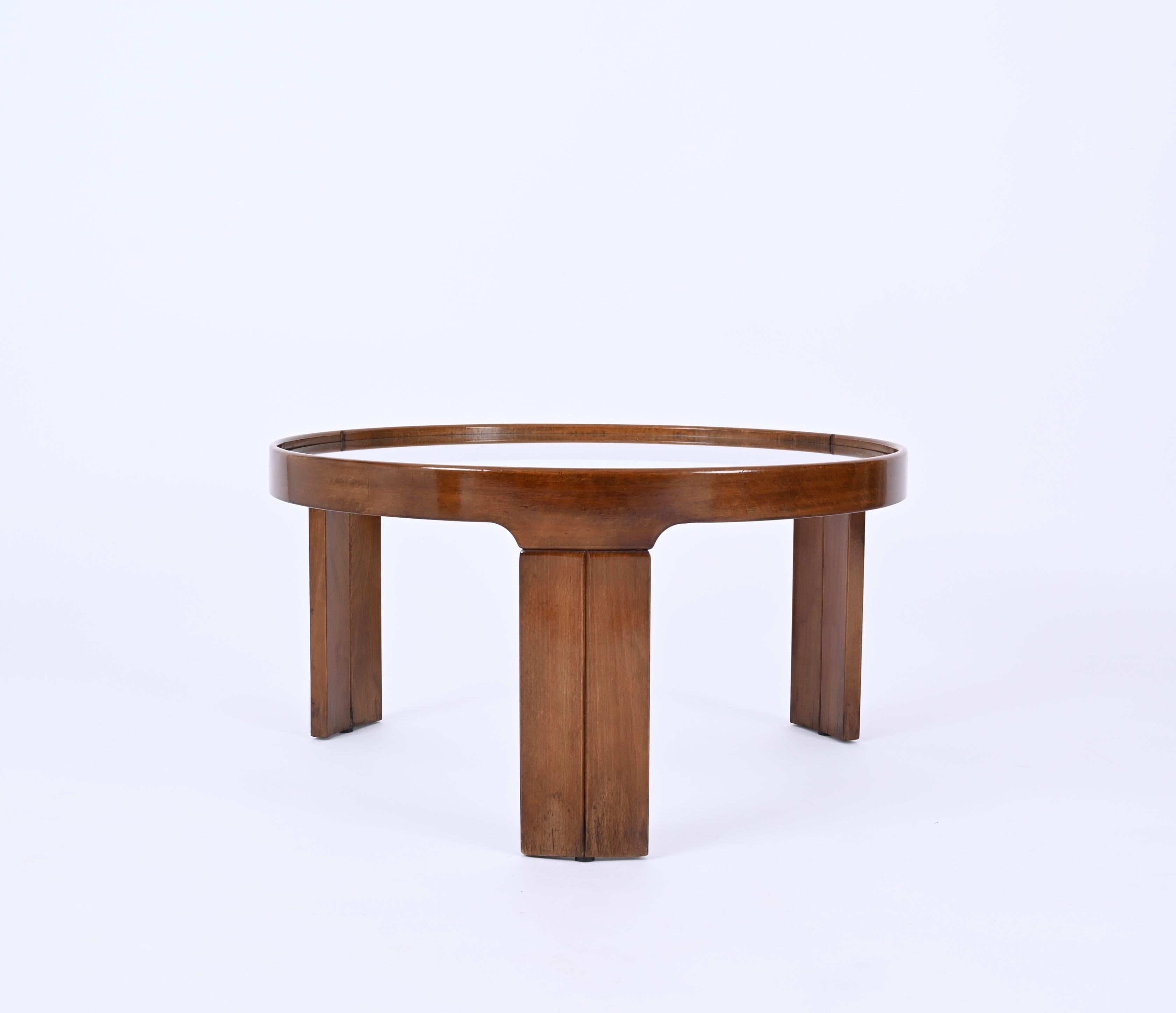 Wood Mid-Century Italian Round Coffee or Side Table by Molteni, Italy 1960s