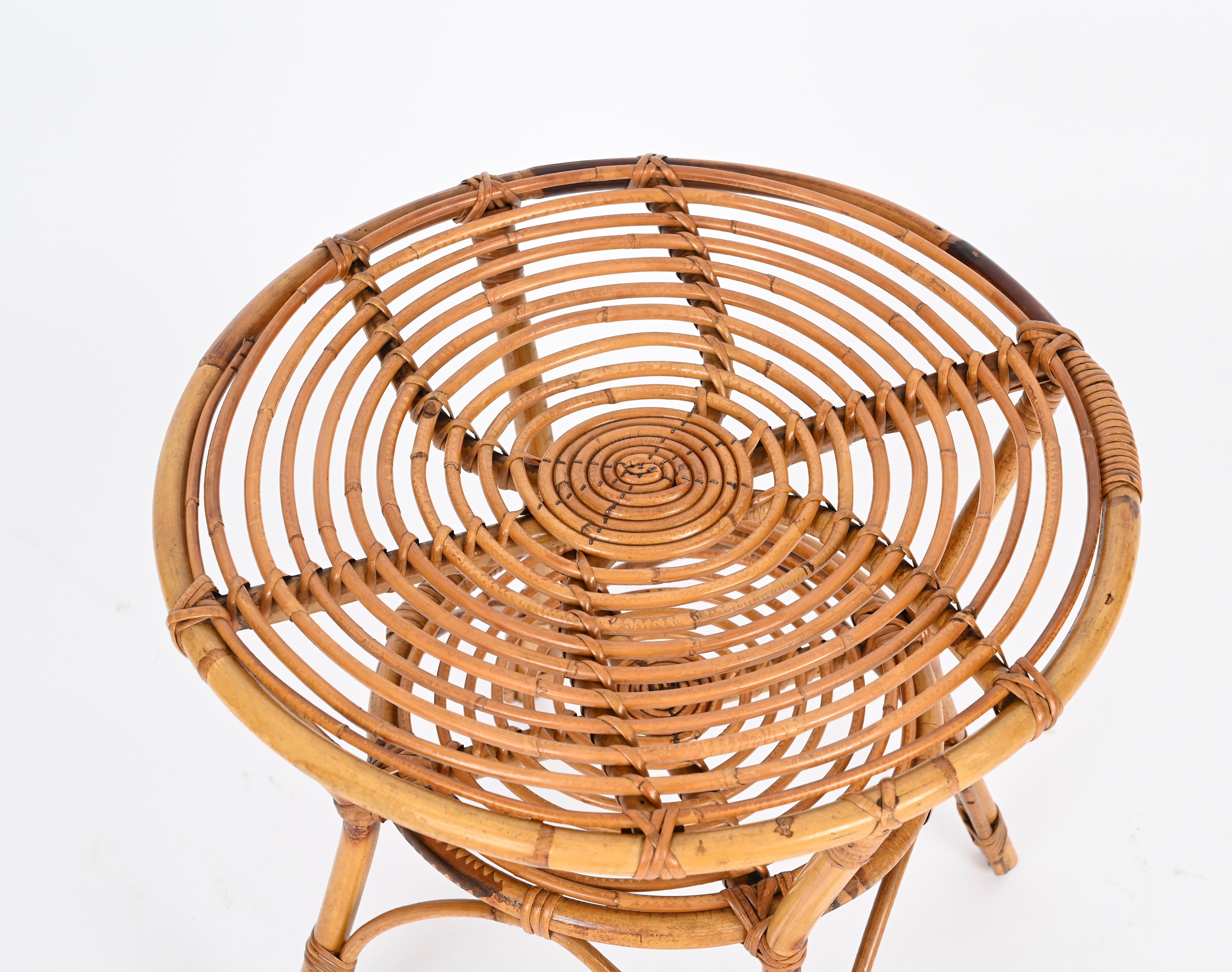 Italienischer runder Couchtisch aus Rattan, Bambus und Korbweide aus der Mitte des Jahrhunderts, 1960er Jahre (Moderne der Mitte des Jahrhunderts) im Angebot