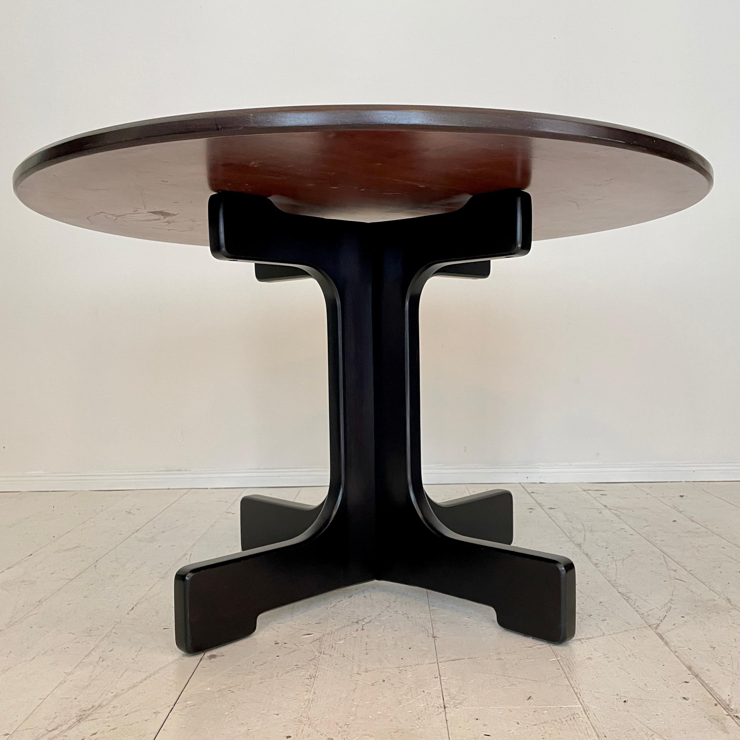 Mid Century Italian Round Dining Table with Fantastic Brown Red Veneer, 1980s 10