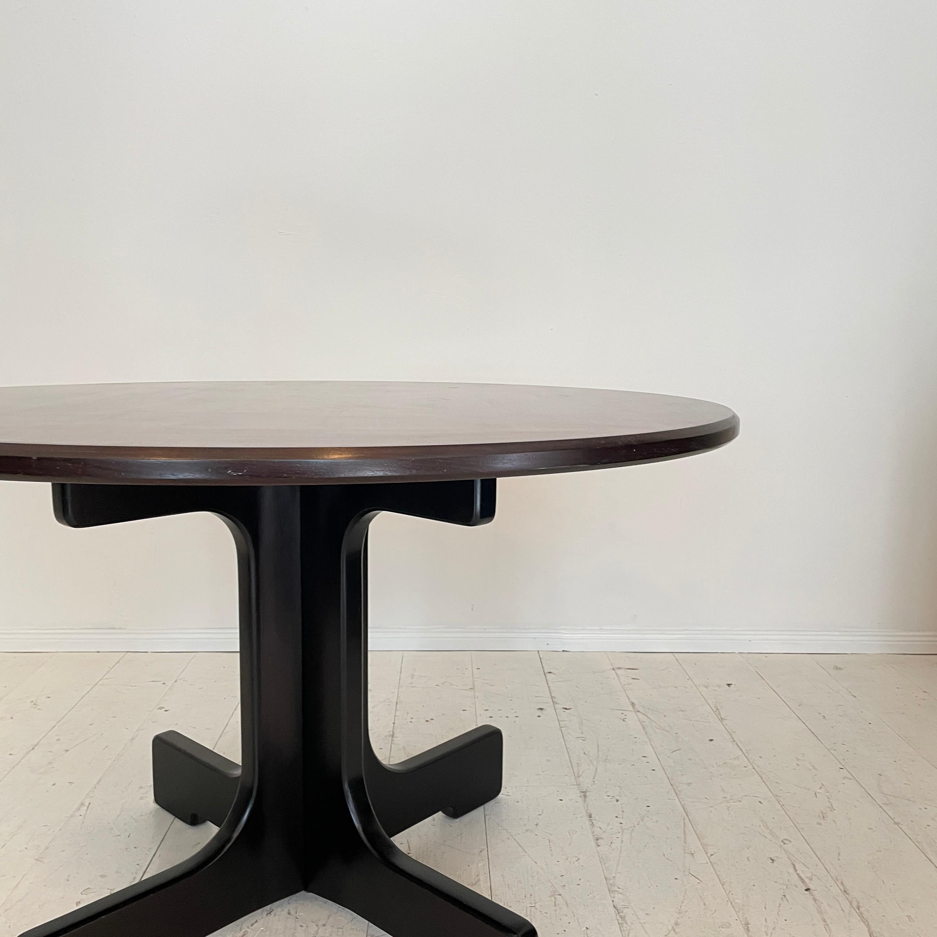 Mid Century Italian Round Dining Table with Fantastic Brown Red Veneer, 1980s 2