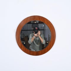 Specchio rotondo italiano di metà secolo in teak e ottone di Stilcasa Creazioni, anni '60