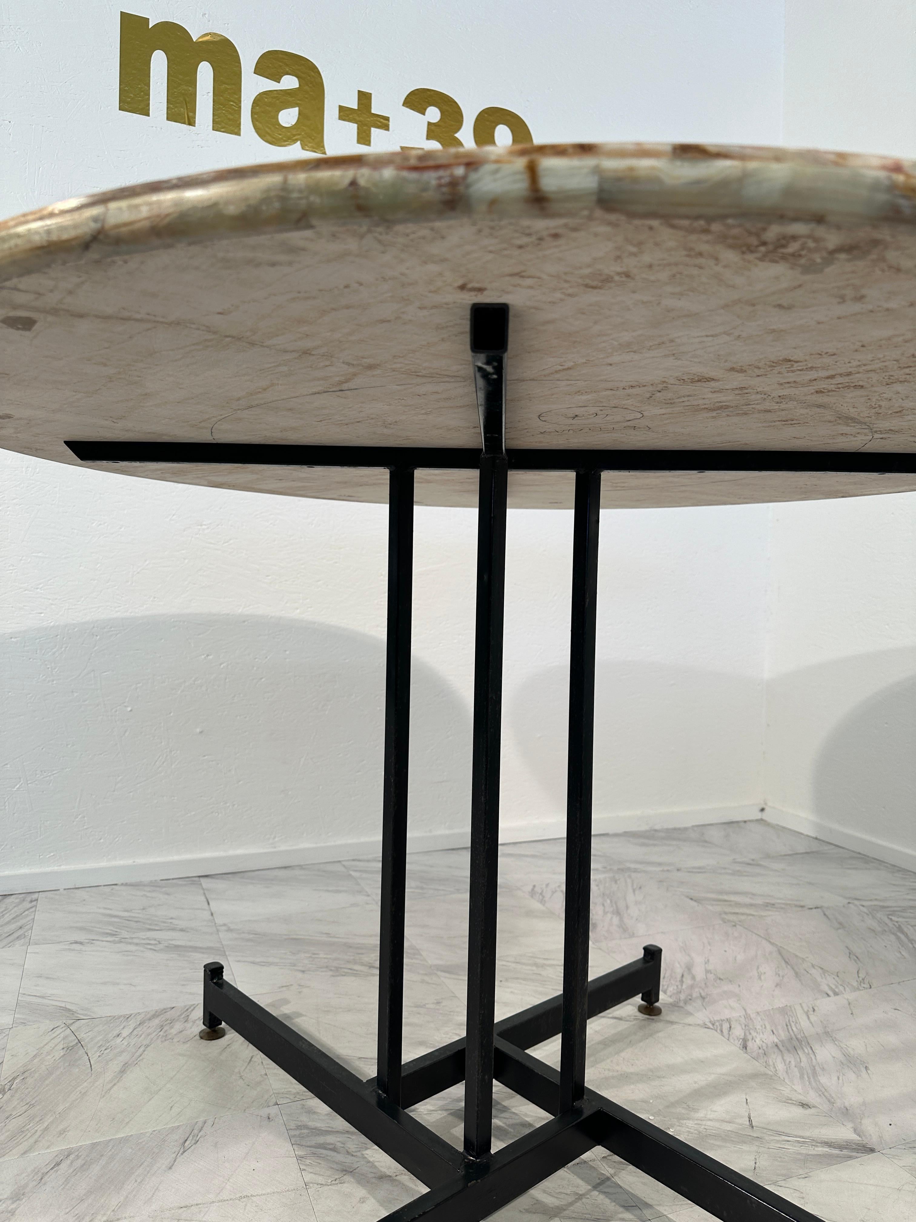Italienischer runder Tisch aus Onyxmarmor aus der Mitte des Jahrhunderts B y Ignazio Gardella 1950er Jahre (Mitte des 20. Jahrhunderts) im Angebot