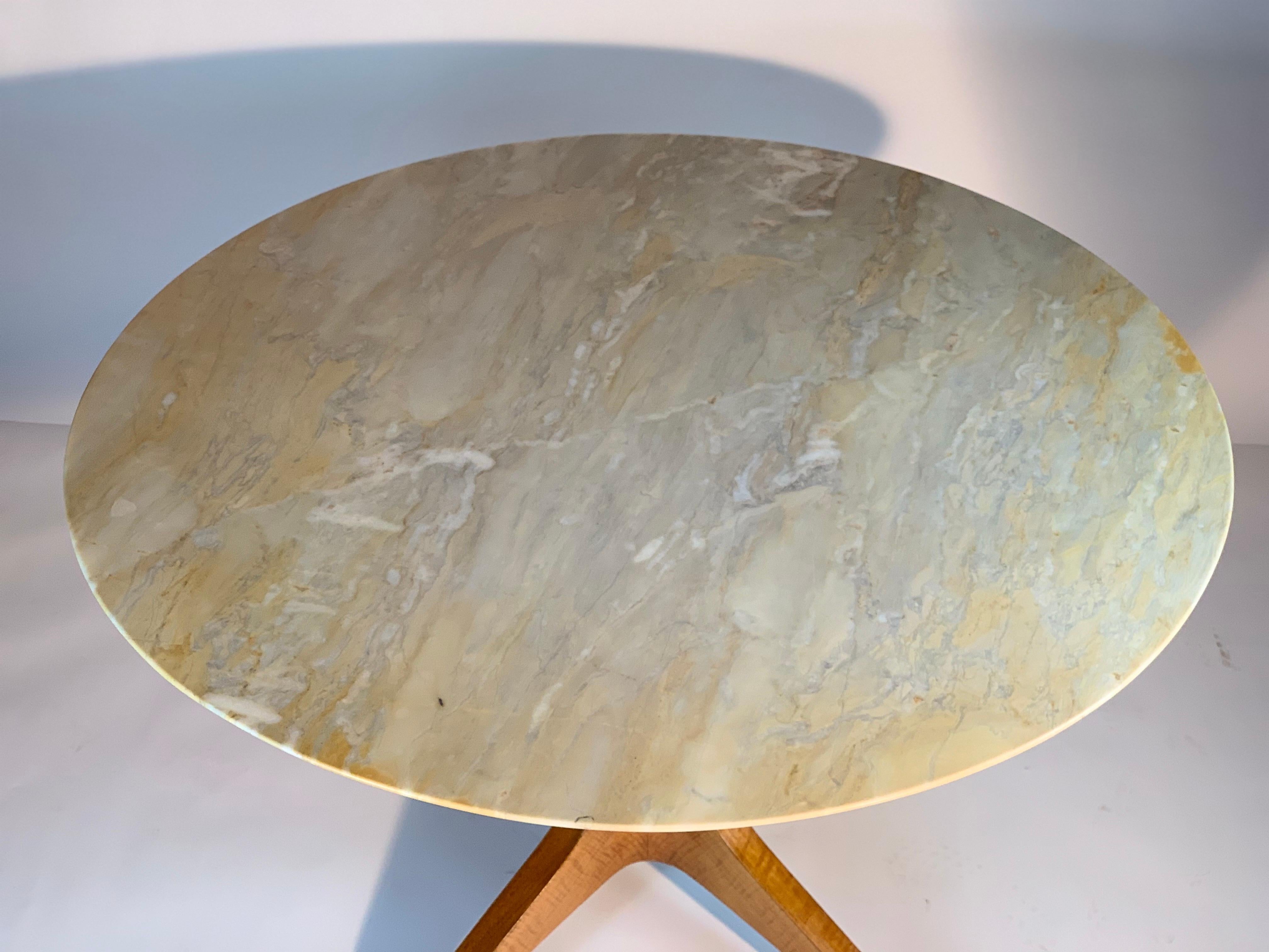 Mid-Century Italian Round Table Marble Top Brass Feet and Details 8