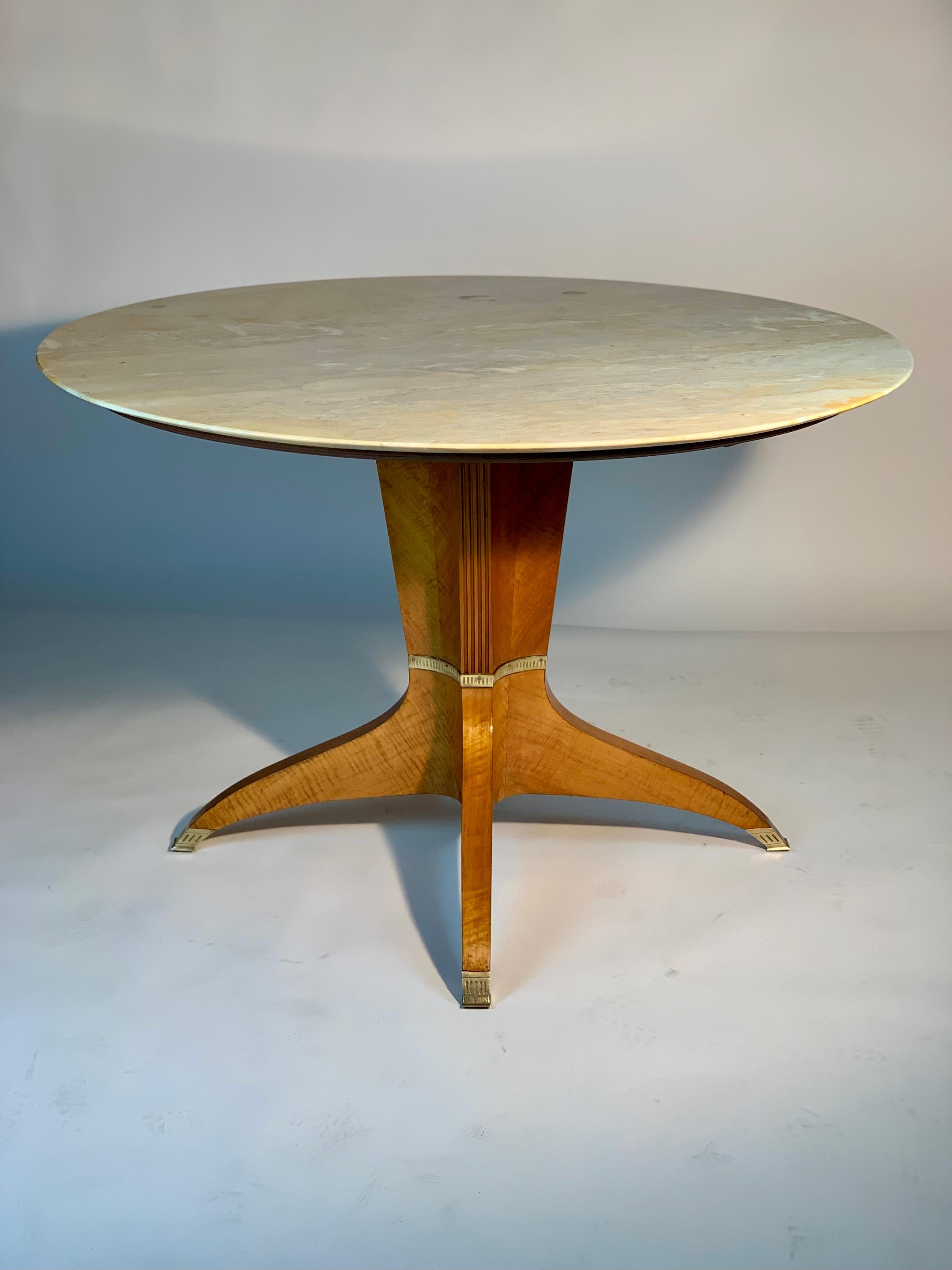 Mid-Century Italian Round Table Marble Top Brass Feet and Details In Good Condition In Firenze, Toscana