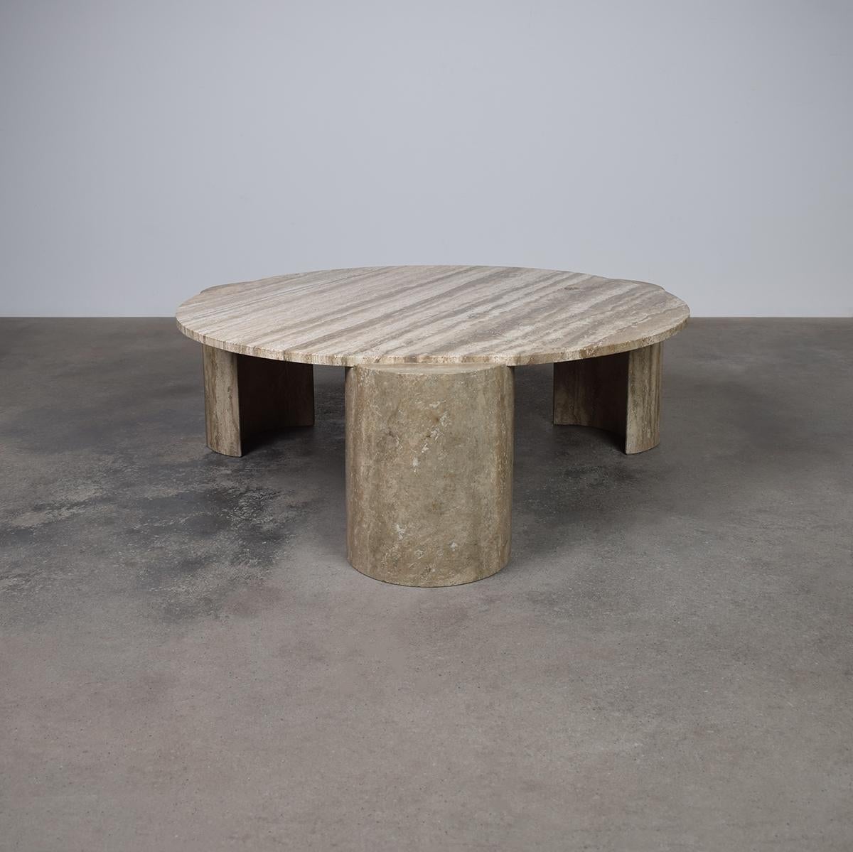Table basse ronde italienne du milieu du siècle en marbre travertin 1970 en vente 1